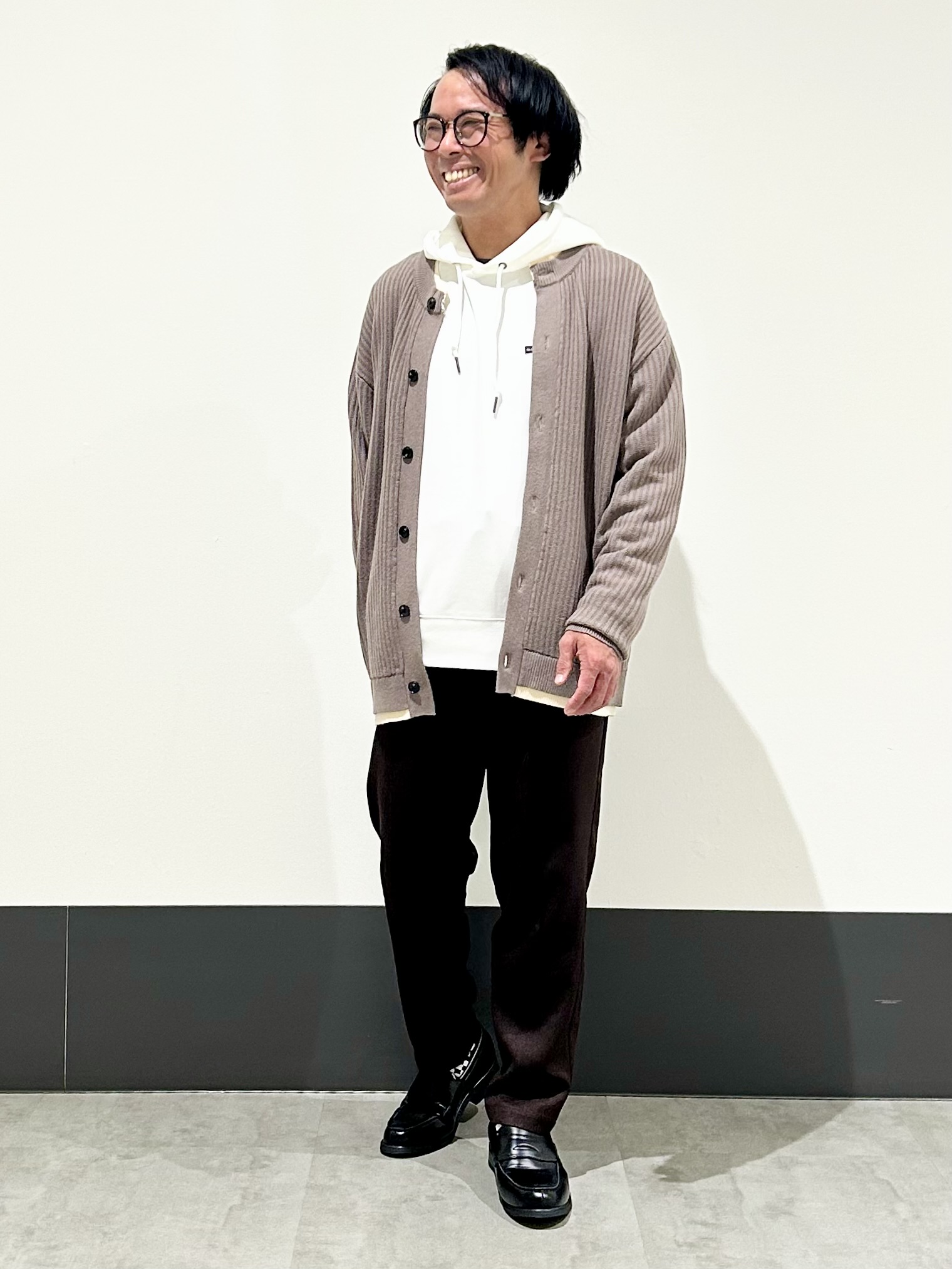 KENJI Iさんの「THE SHOP TK｜レイヤードデザイン カーディガン」を使ったコーディネート
