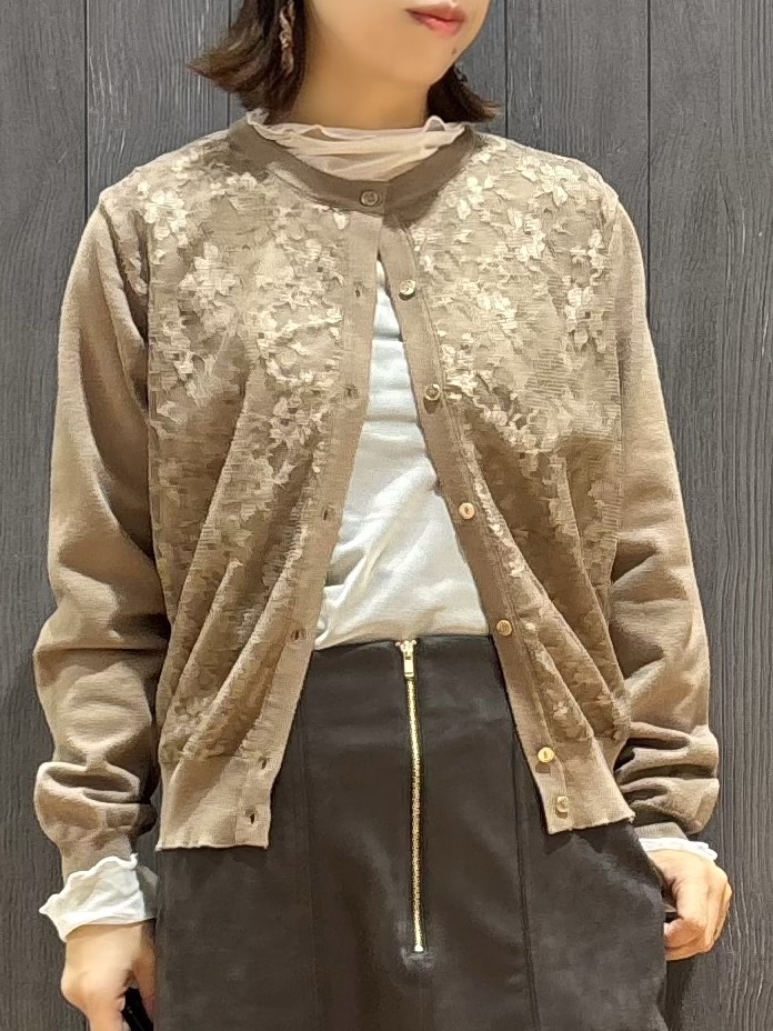 meiさんの「SHOO･LA･RUE｜【洗濯機可/S-LL】周りと差がつく レースデザインカーディガン」を使ったコーディネート
