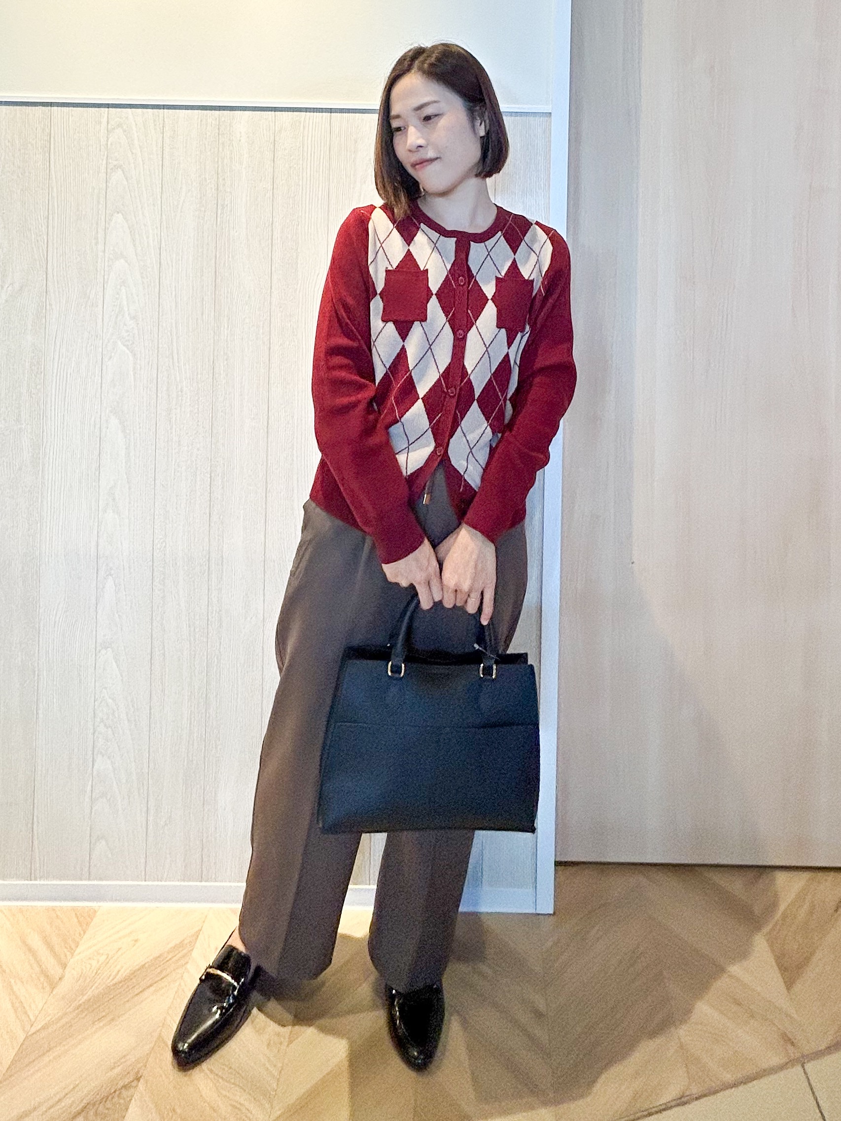 tomoさんの「SHOO･LA･RUE｜【洗濯機可/S-LL】ドット&アーガイル柄が目を惹くニットカーディガン」を使ったコーディネート