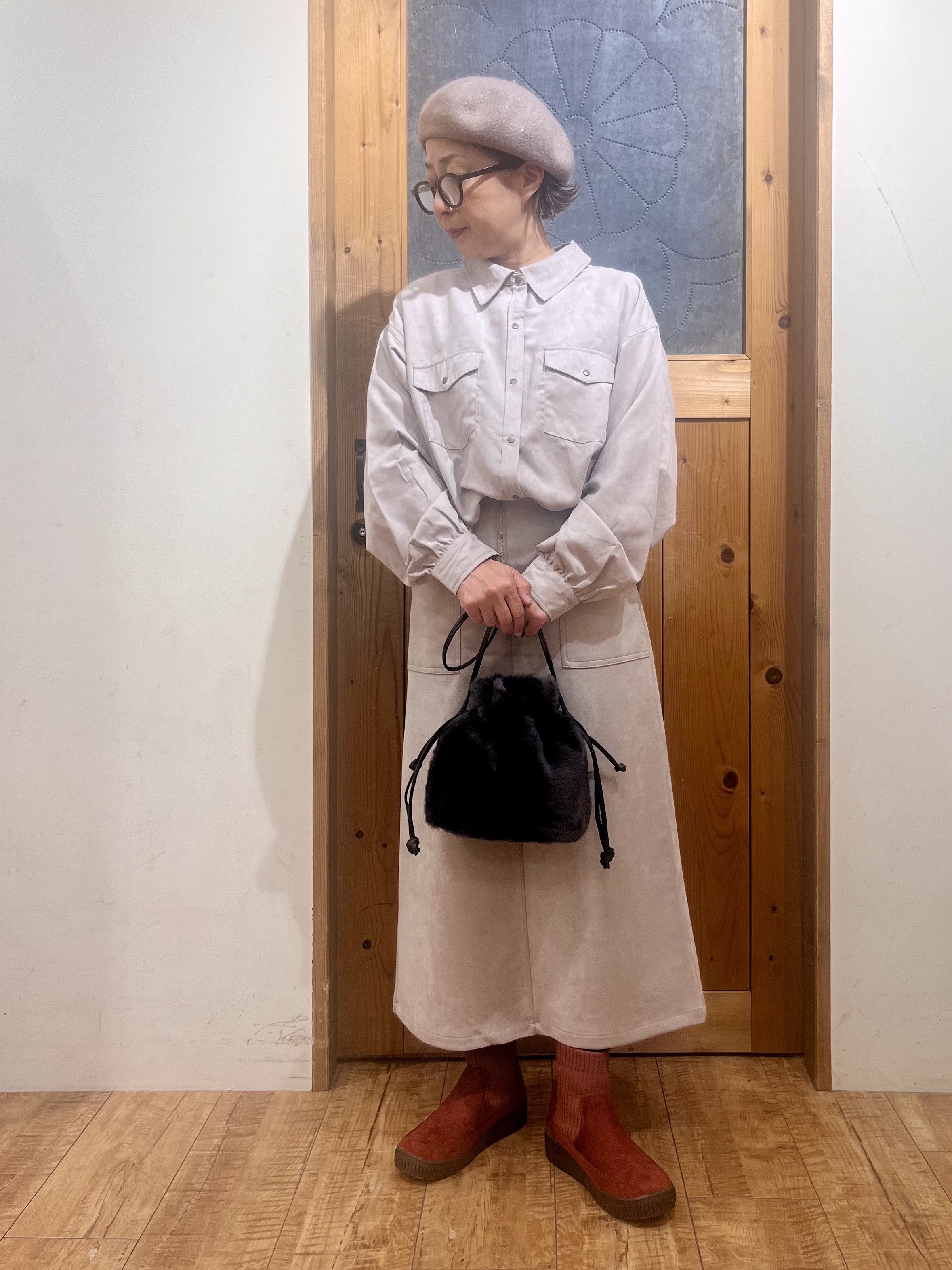 ゆみさんの「SHOO･LA･RUE｜【S-LL/洗濯機可】なめらかさが心地いい。スエード調ポケットシャツ」を使ったコーディネート