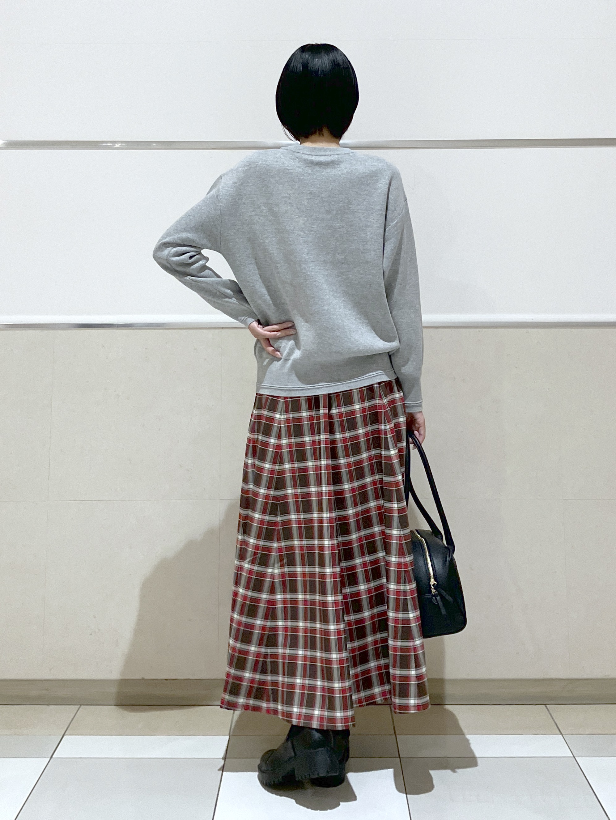 eriko さんの「Dessin｜【店頭人気/洗濯機OK/秋レイヤード】スウェットライク ロゴニット」を使ったコーディネート