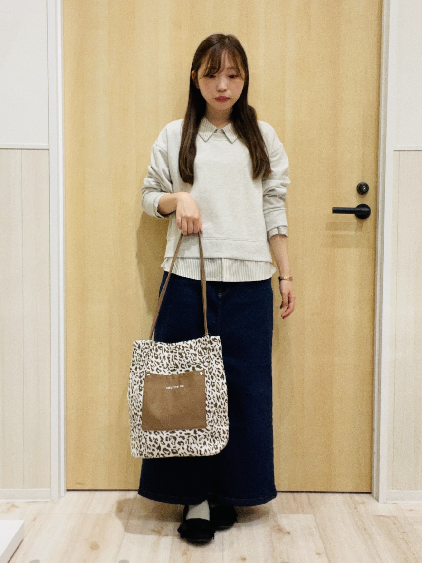 minamiさんの「SHOO･LA･RUE｜【S-LL/洗濯機可】一枚でレイヤード感が完成する シャツドッキング裏毛トップス」を使ったコーディネート