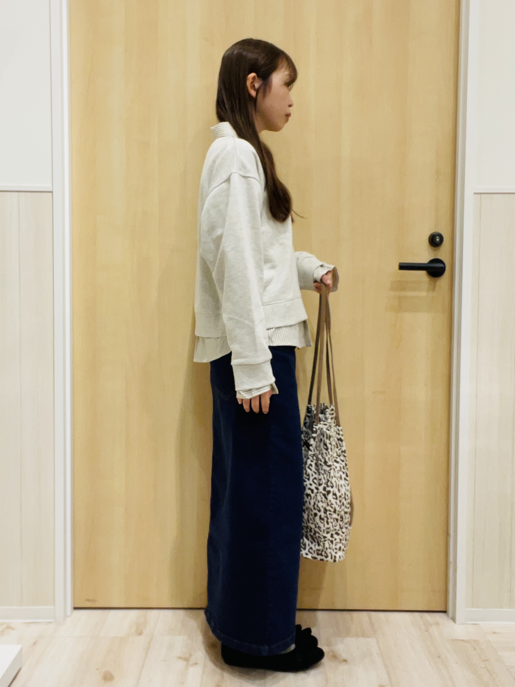 minamiさんの「SHOO･LA･RUE｜【S-LL/洗濯機可】一枚でレイヤード感が完成する シャツドッキング裏毛トップス」を使ったコーディネート
