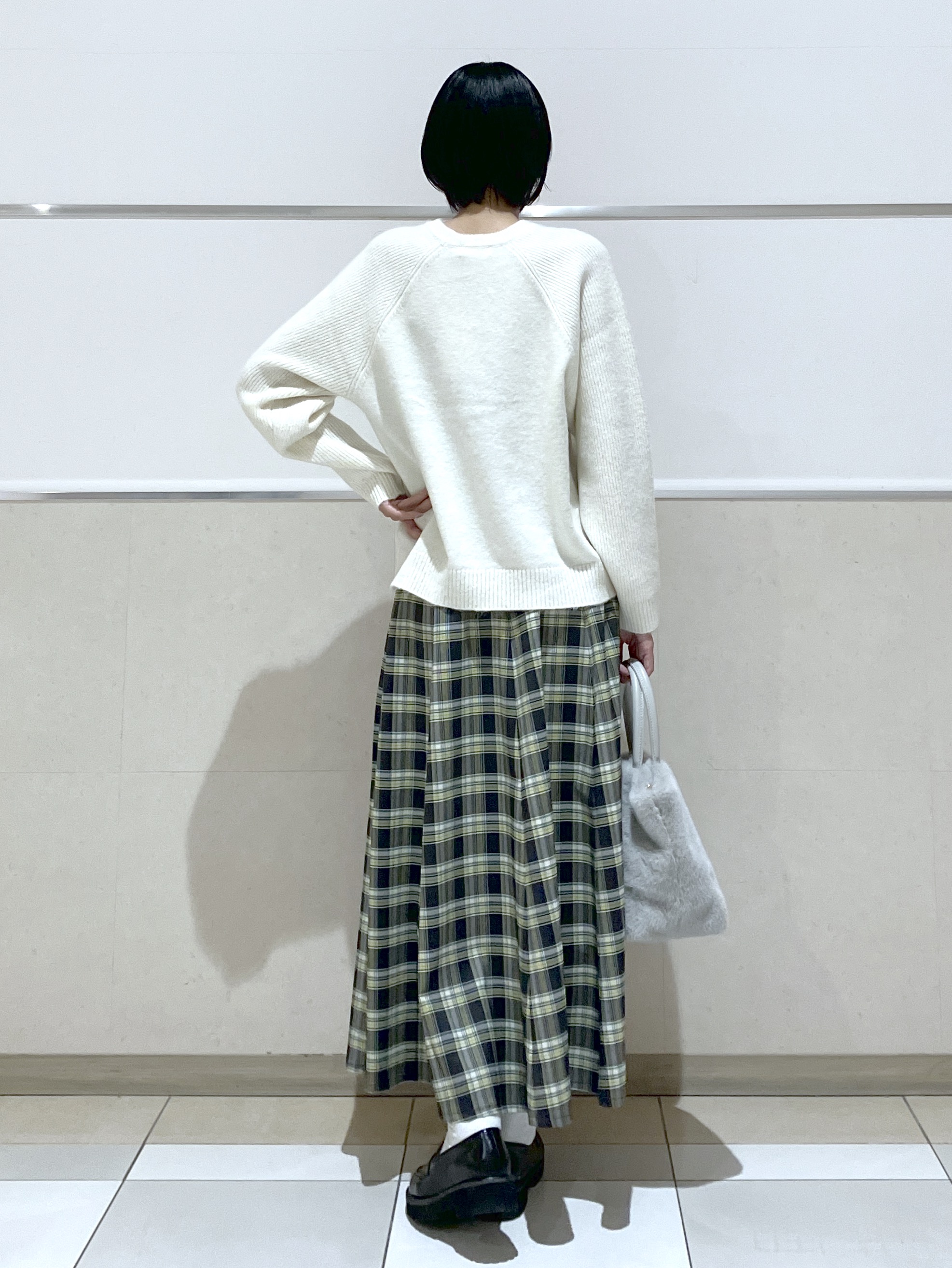 eriko さんの「Dessin｜【洗濯機OK/サスティナブル/6色展開】編地切替ラグラン ニットプルオーバー」を使ったコーディネート