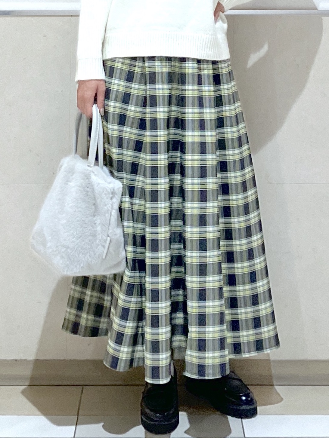eriko さんの「Dessin｜【洗濯機OK/サスティナブル/6色展開】編地切替ラグラン ニットプルオーバー」を使ったコーディネート
