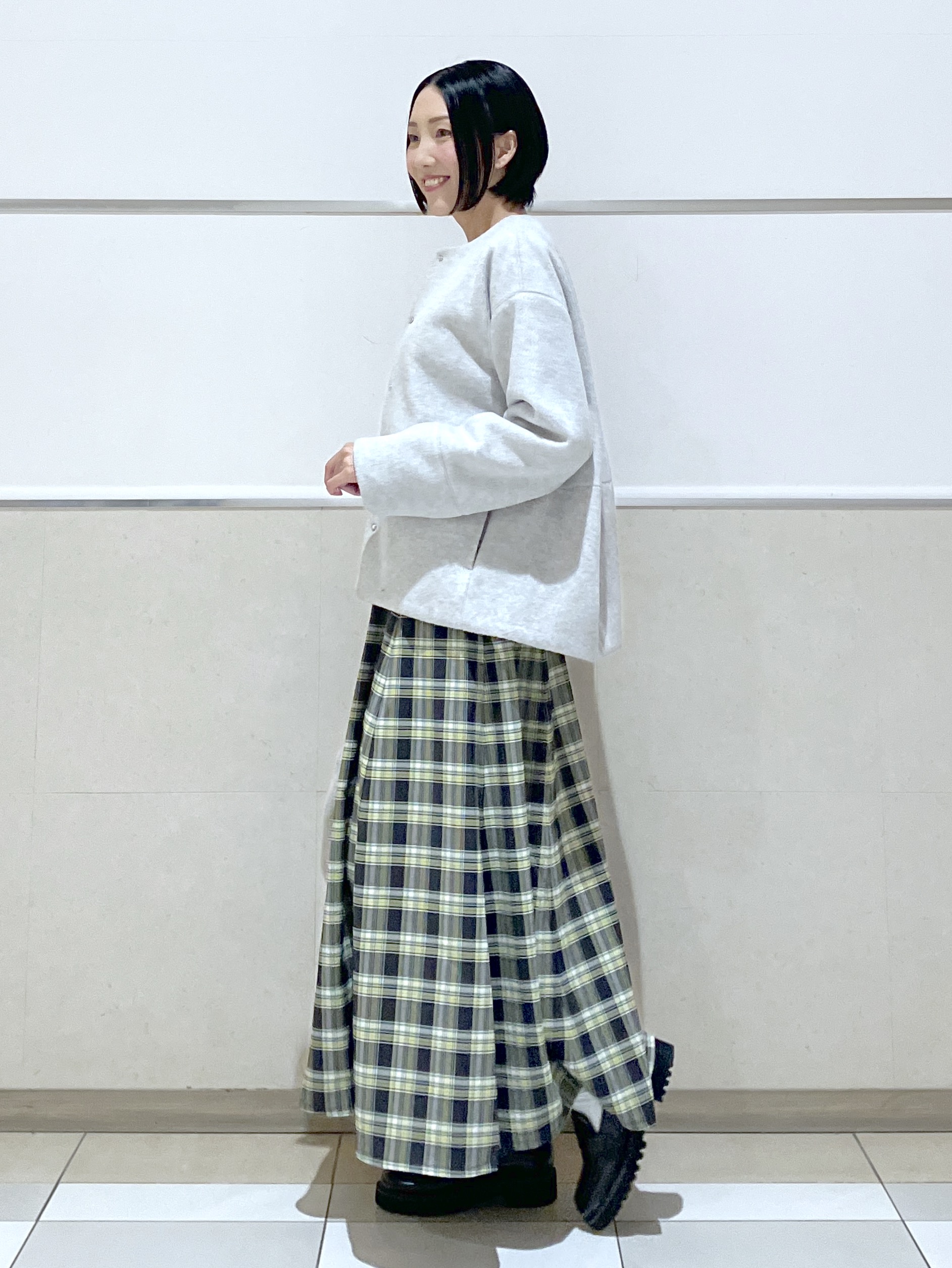 eriko さんの「Dessin｜【洗濯機OK/サスティナブル/6色展開】編地切替ラグラン ニットプルオーバー」を使ったコーディネート