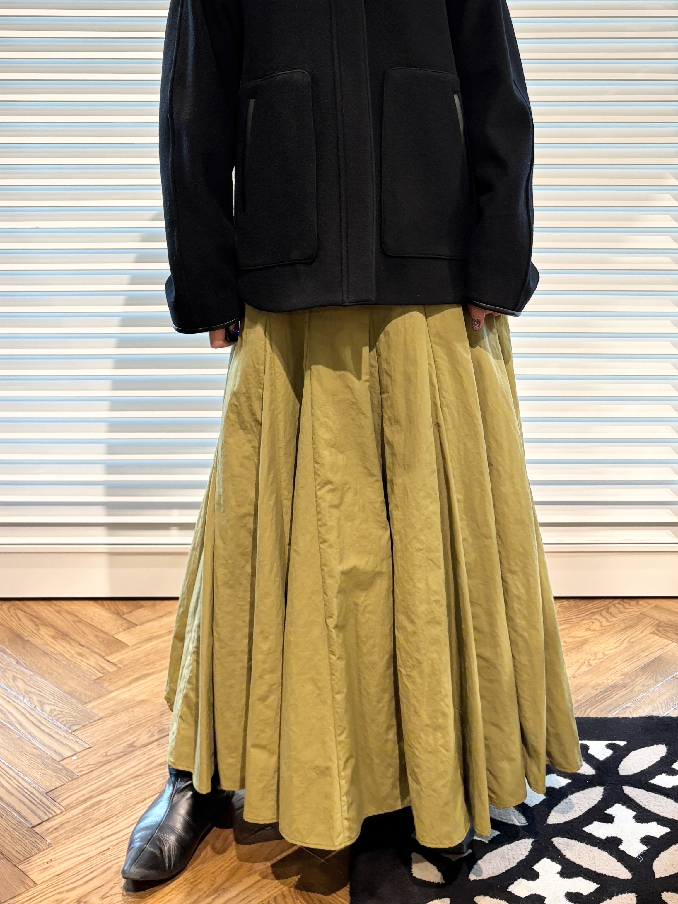 清水夏姫さんの「DRESSTERIOR｜Super140's レザー調パイピングジャケット」を使ったコーディネート