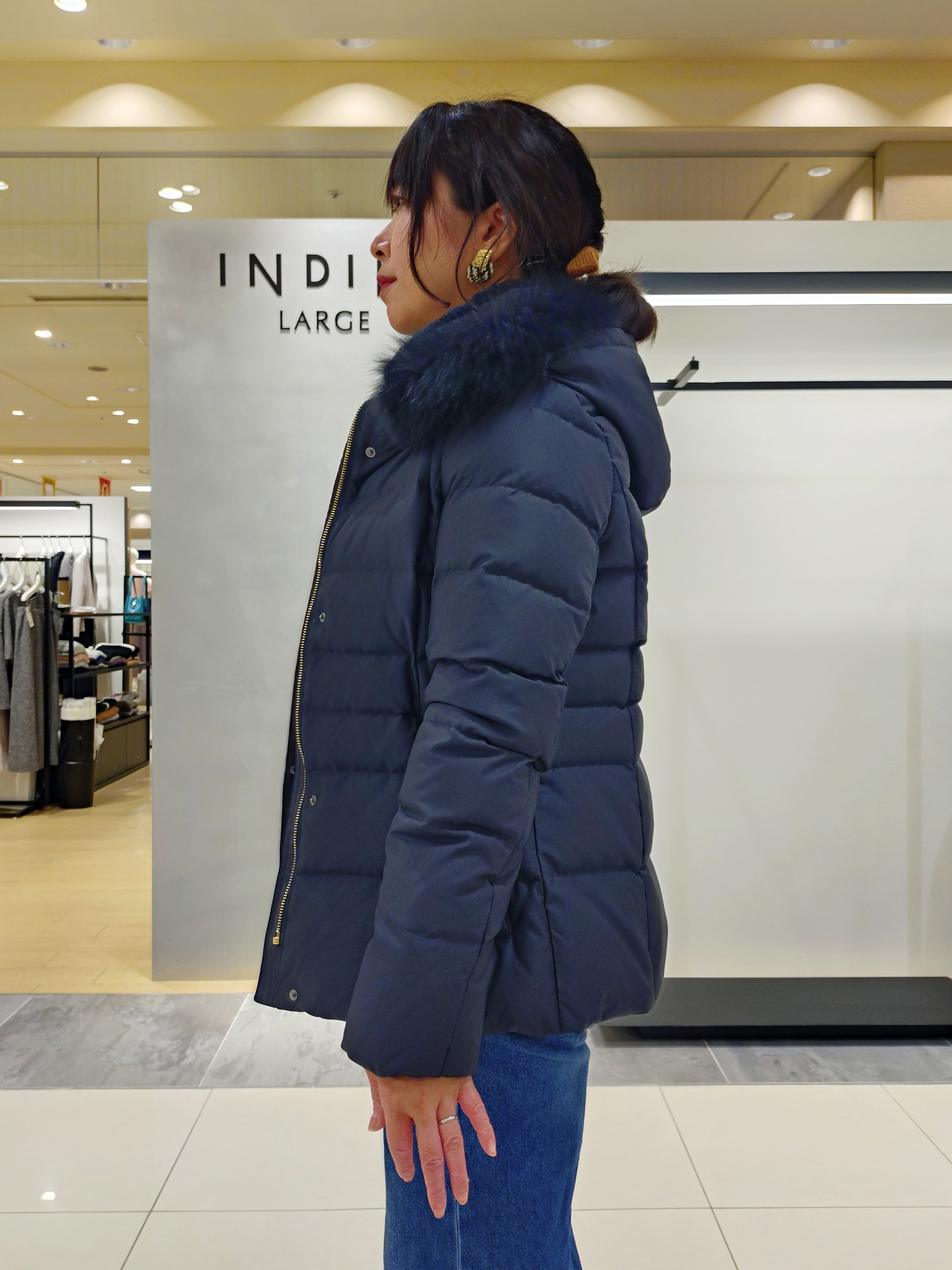 TOMOMIさんの「INDIVI｜【新作登場！】美脚ワイドデニム」を使ったコーディネート