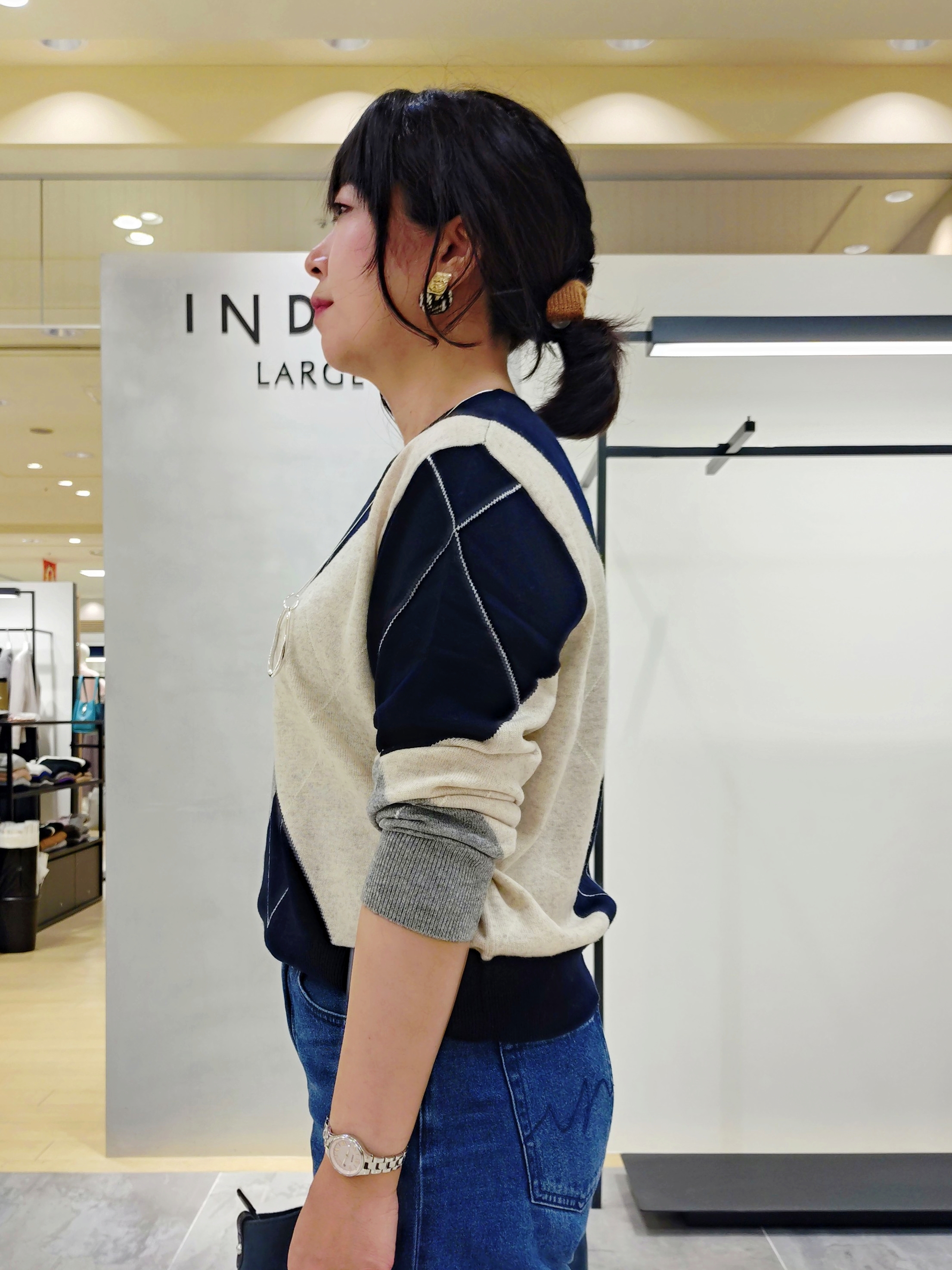 TOMOMIさんの「INDIVI｜【新作登場！】美脚ワイドデニム」を使ったコーディネート