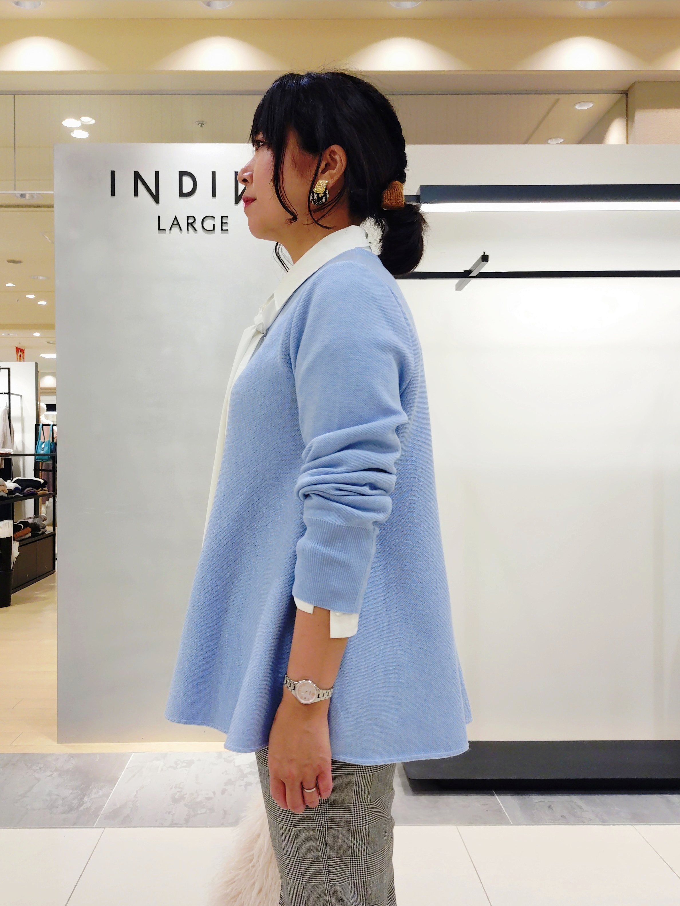 TOMOMIさんの「INDIVI｜【新作！褒められパンツ／洗濯機OK】すっきりストレートパンツ」を使ったコーディネート