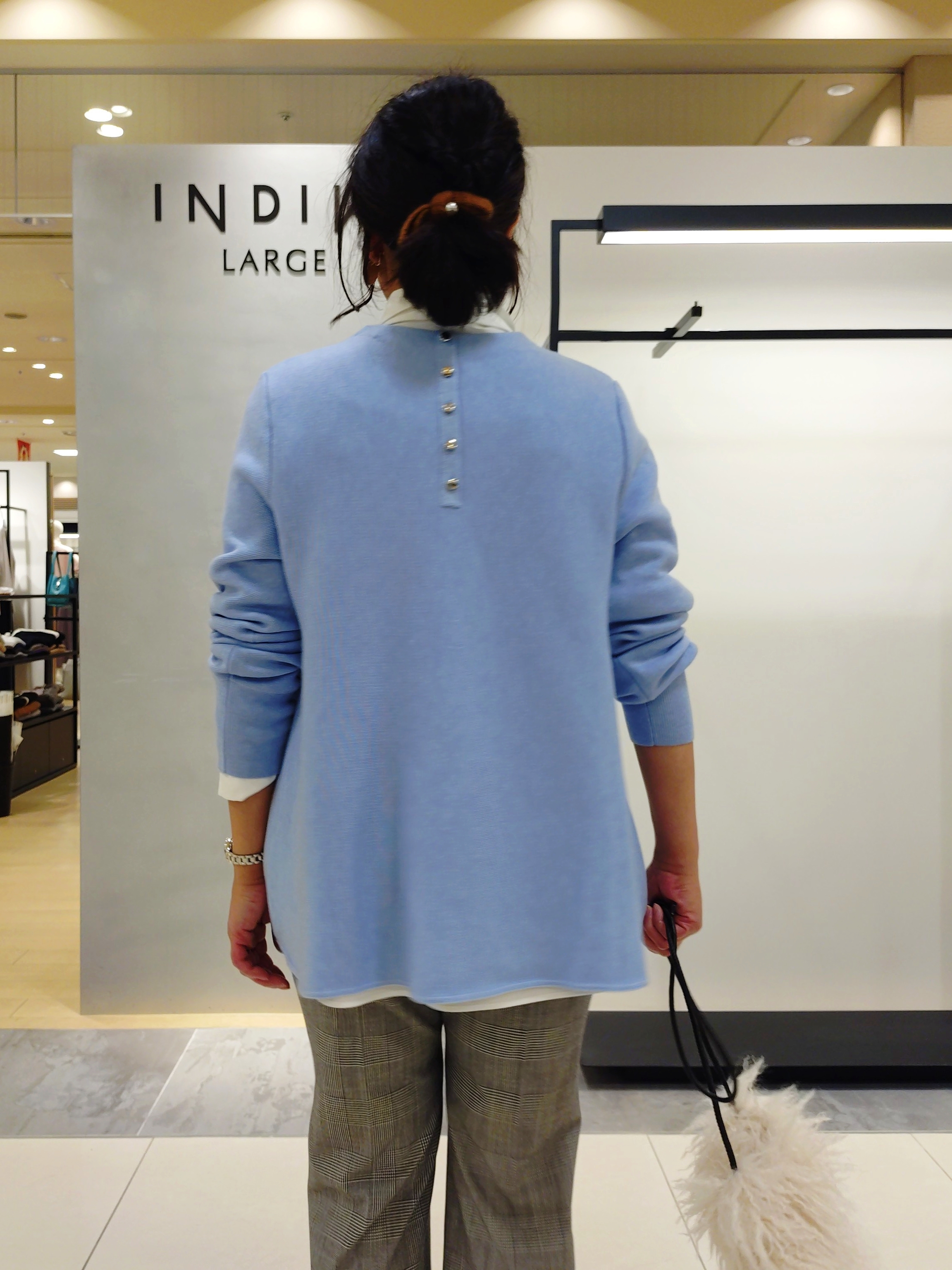 TOMOMIさんの「INDIVI｜【新作！褒められパンツ／洗濯機OK】すっきりストレートパンツ」を使ったコーディネート