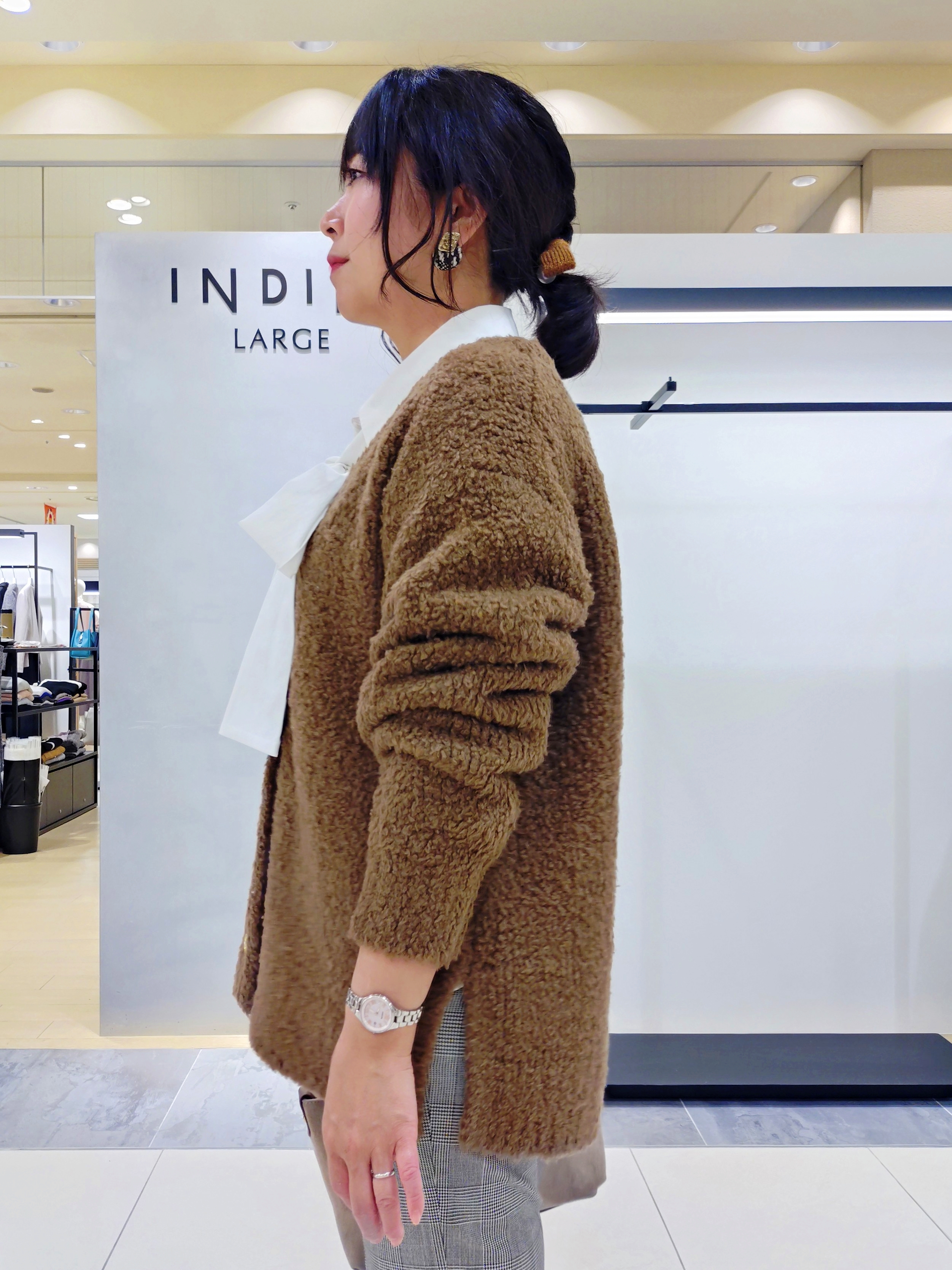 TOMOMIさんの「INDIVI｜【ストレッチ◎】取外し可ボウタイシャツ」を使ったコーディネート