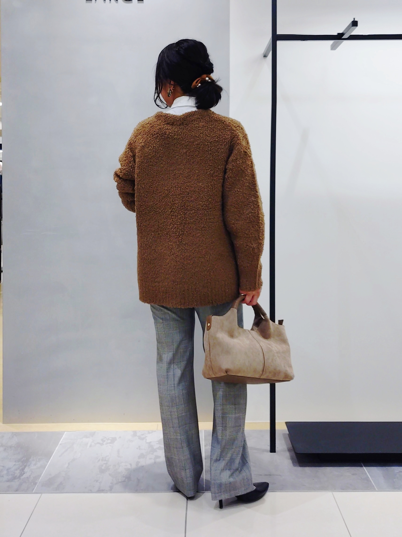 TOMOMIさんの「INDIVI｜【ストレッチ◎】取外し可ボウタイシャツ」を使ったコーディネート