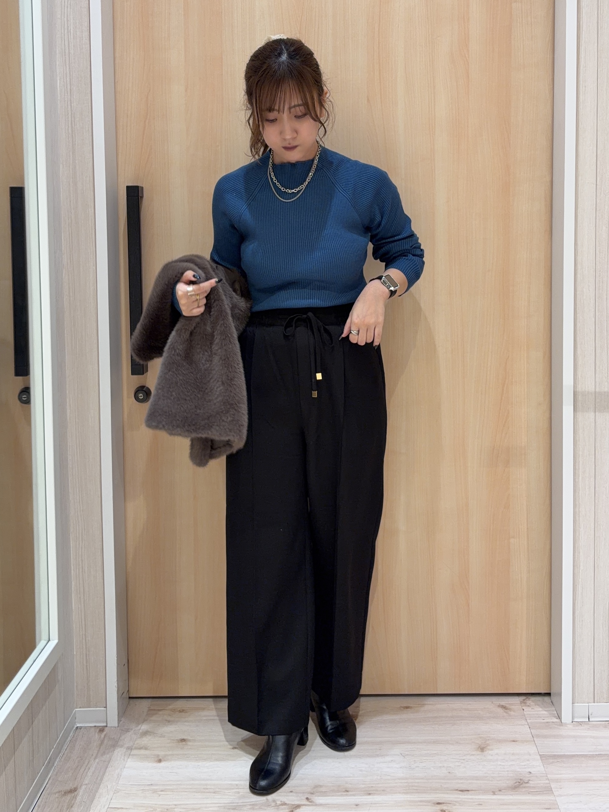 ひっかさんの「SHOO･LA･RUE｜【絶妙なゆるピタ/S-LL/洗濯機可】ちくちくしにくいリブハイネック やわらかニット」を使ったコーディネート