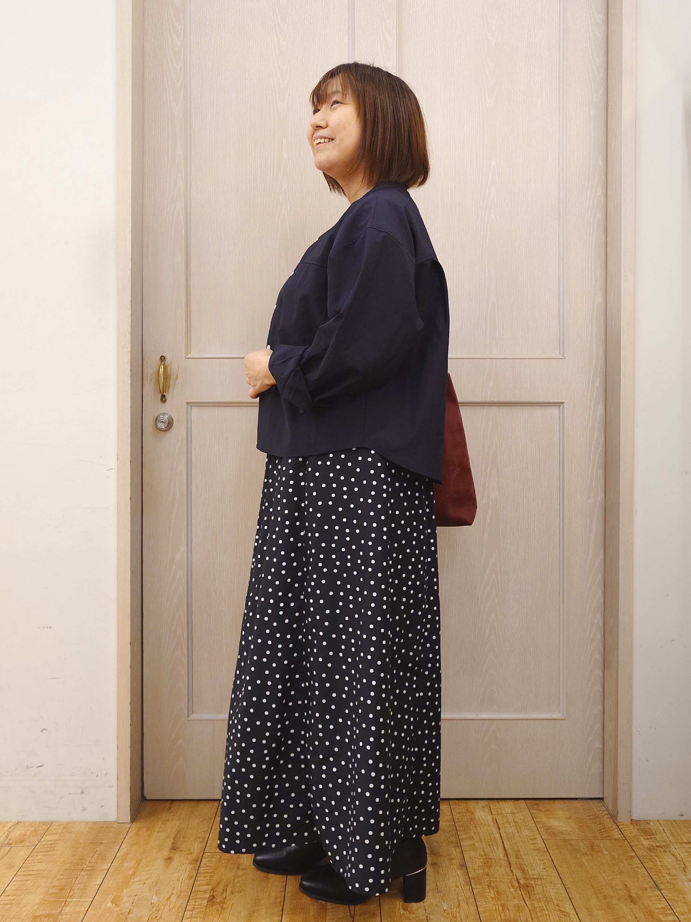 とろろさんの「SHOO･LA･RUE｜【通気性〇/S-LL/洗濯機可】さらりと心地よい。ノーカラーシャツ」を使ったコーディネート