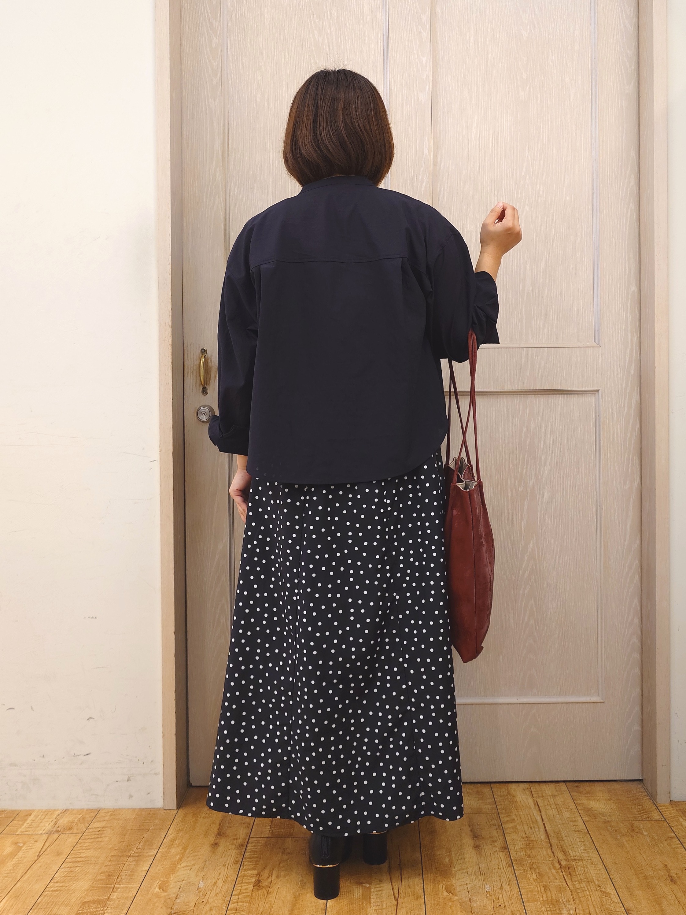 とろろさんの「SHOO･LA･RUE｜【通気性〇/S-LL/洗濯機可】さらりと心地よい。ノーカラーシャツ」を使ったコーディネート