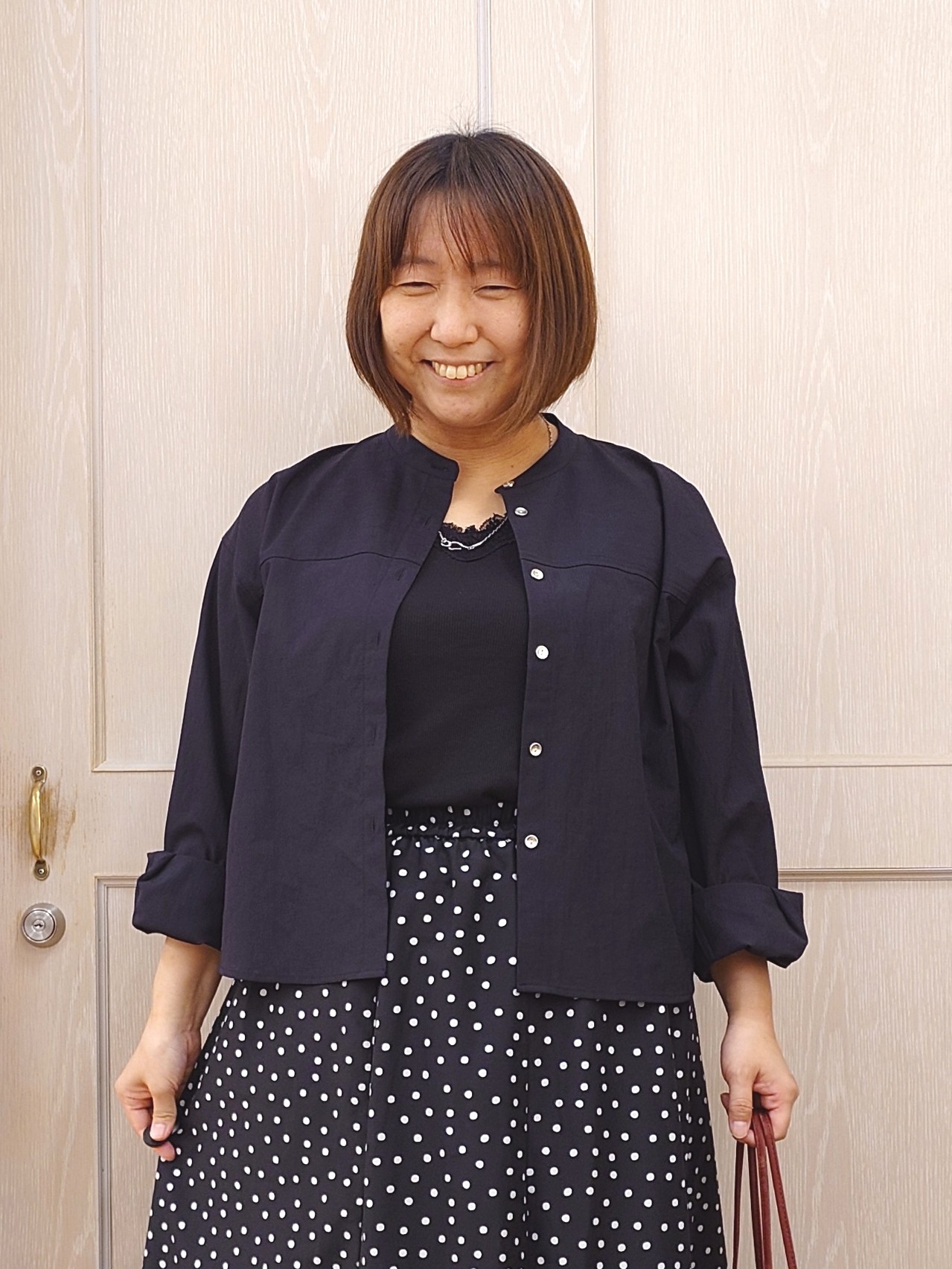 とろろさんの「SHOO･LA･RUE｜【通気性〇/S-LL/洗濯機可】さらりと心地よい。ノーカラーシャツ」を使ったコーディネート