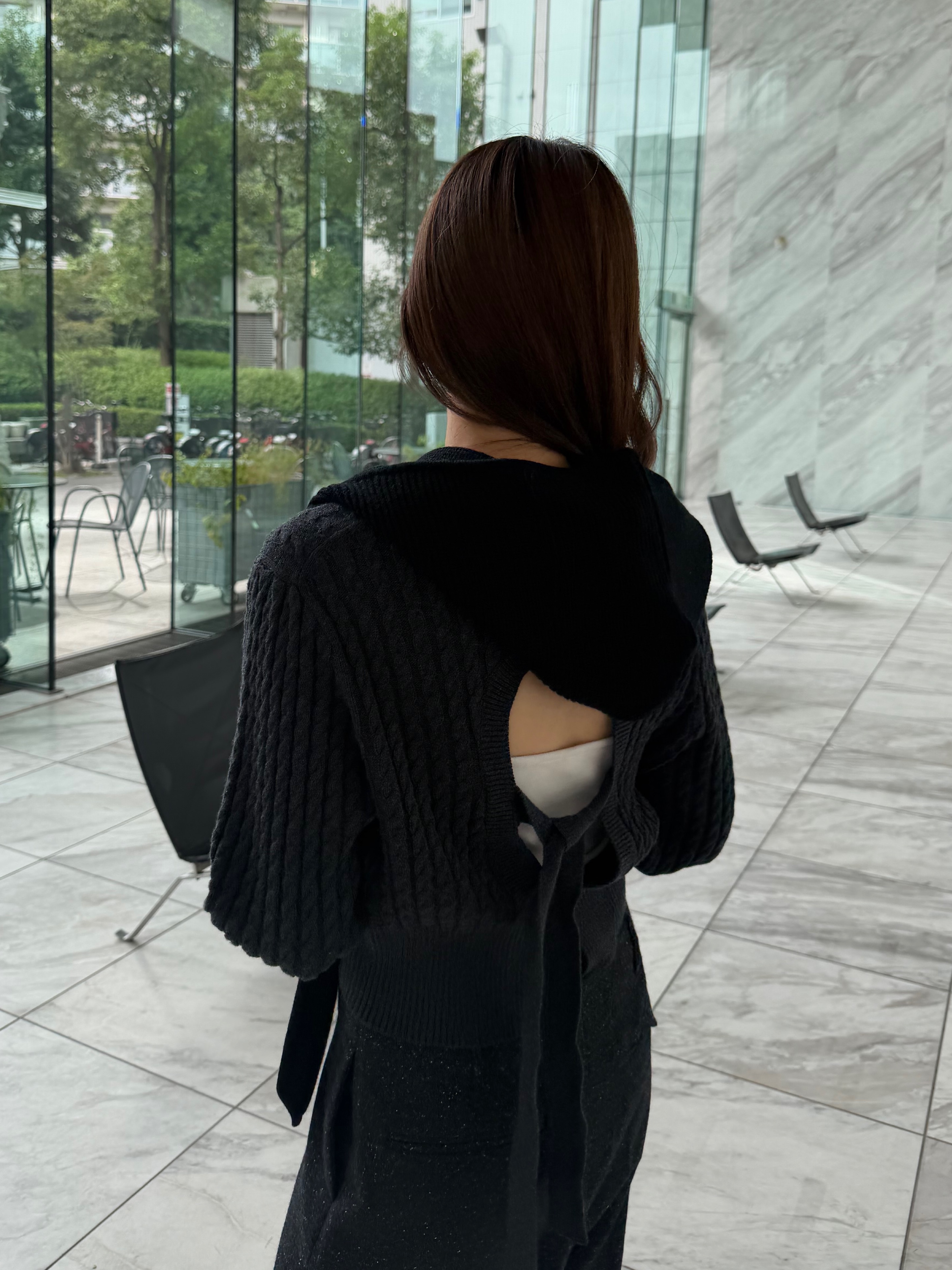 kanamiさんの「CODE A｜cable open back knit」を使ったコーディネート