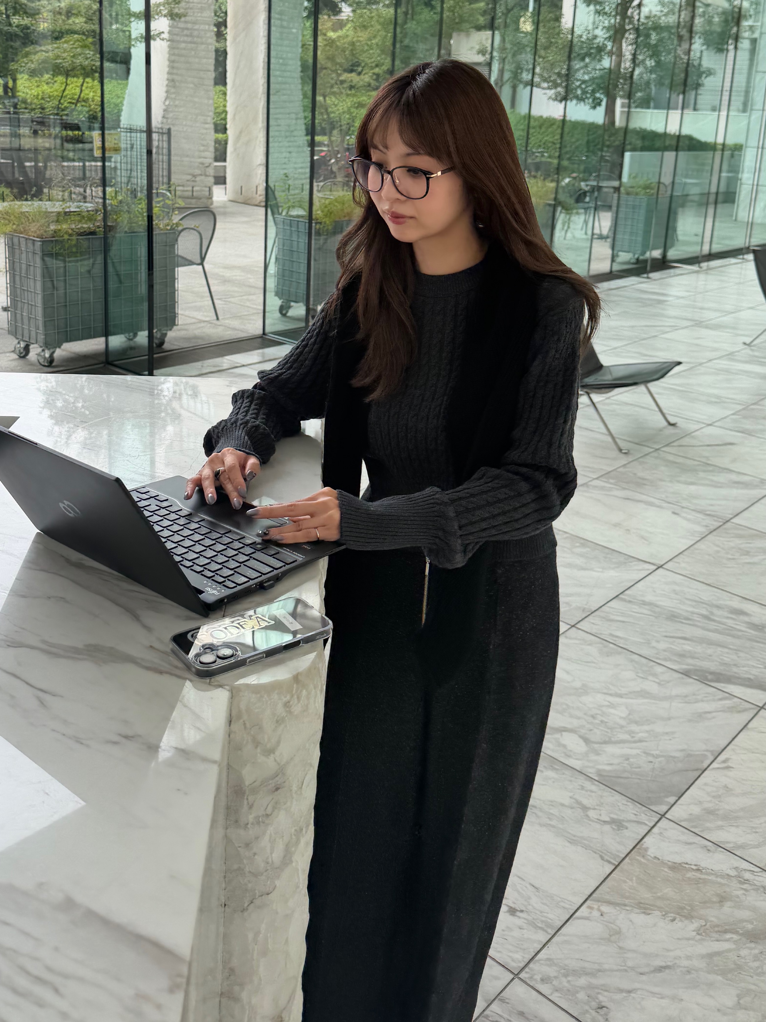 kanamiさんの「CODE A｜cable open back knit」を使ったコーディネート