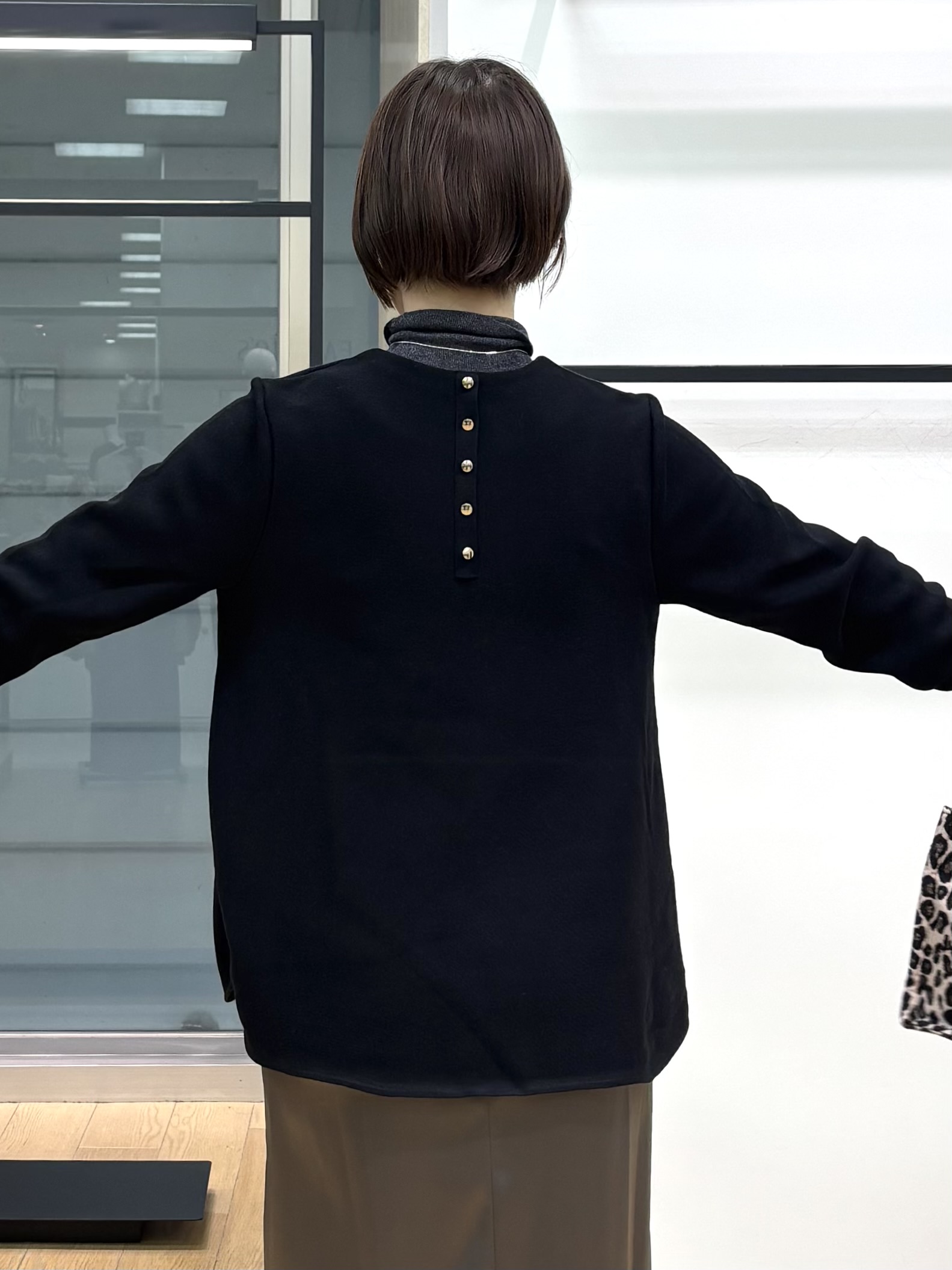 asamiさんの「INDIVI｜【体型カバー／後ろボタン】ジャカードペプラムニット」を使ったコーディネート