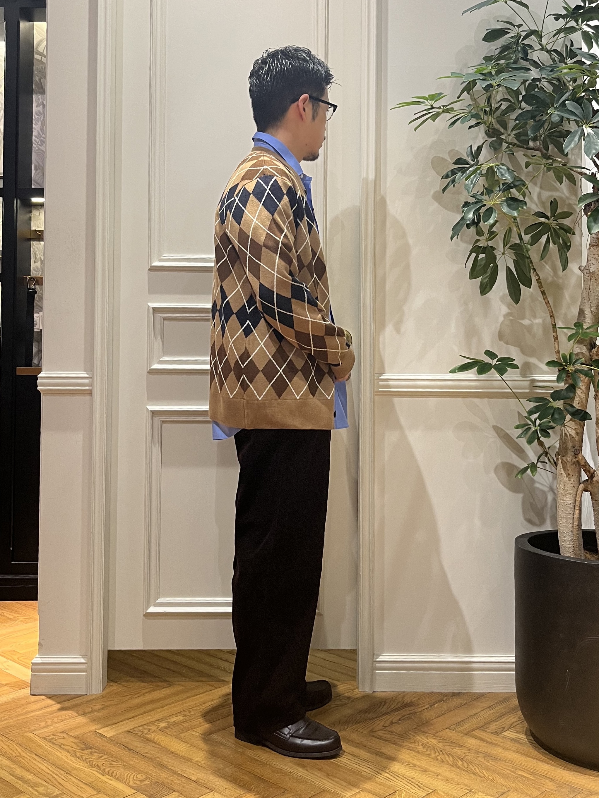 Tokuさんの「DRESSTERIOR｜アーガイル ラウンドネックカーディガン」を使ったコーディネート