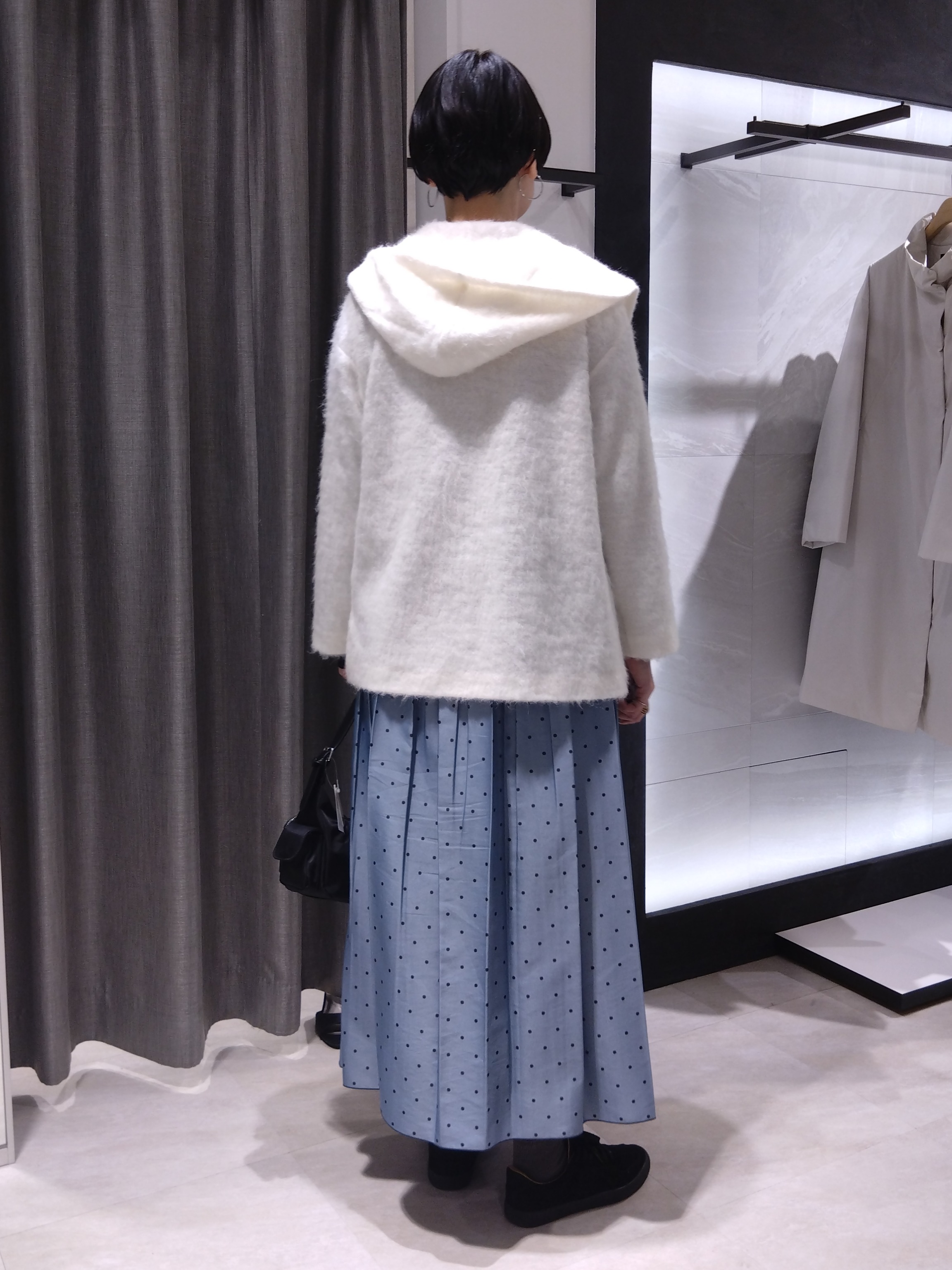 まちこさんの「UNTITLED｜【軽アウター/秋羽織り】シャギーフーディ―カーディガン」を使ったコーディネート