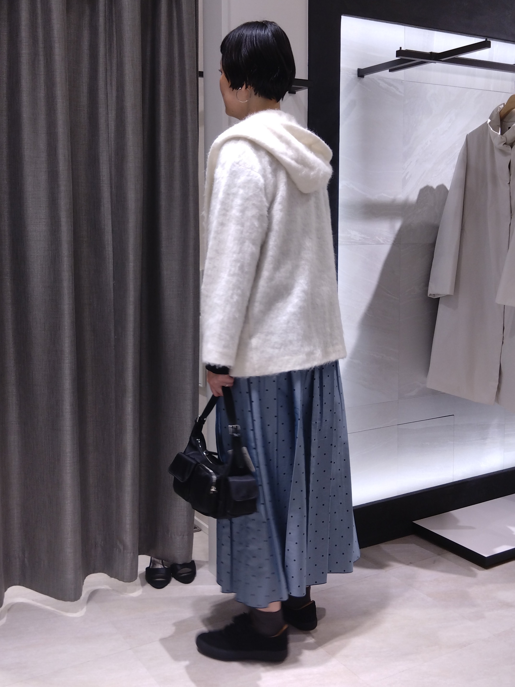 まちこさんの「UNTITLED｜【軽アウター/秋羽織り】シャギーフーディ―カーディガン」を使ったコーディネート