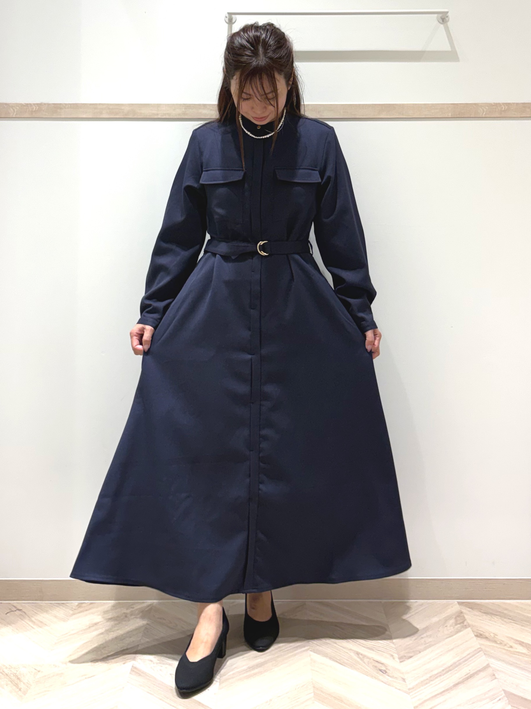 nanaさんの「SHOO･LA･RUE｜【S-LL/洗濯機可】フレアシルエットが上品見え バンドカラーベルト付シャツワンピース」を使ったコーディネート
