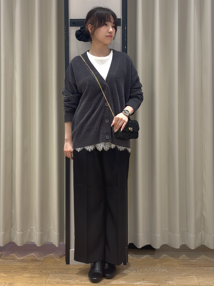 RUKAさんの「grove｜【ベロアのような艶感を纏う】上品Vネックカーディガン」を使ったコーディネート