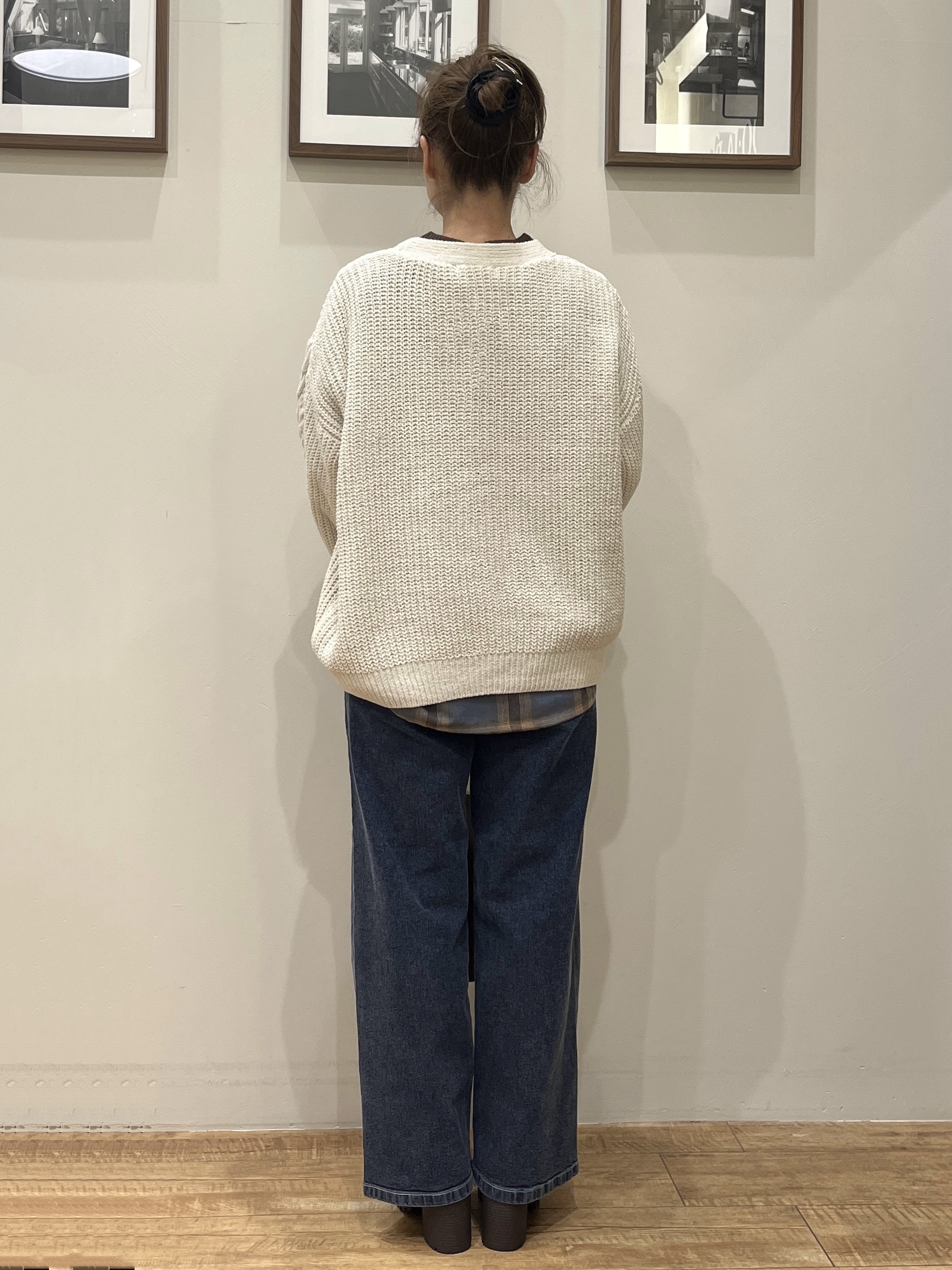まつみさんの「SHOO･LA･RUE｜【洗濯機可】もこもちモールケーブル Vネックカーディガン」を使ったコーディネート