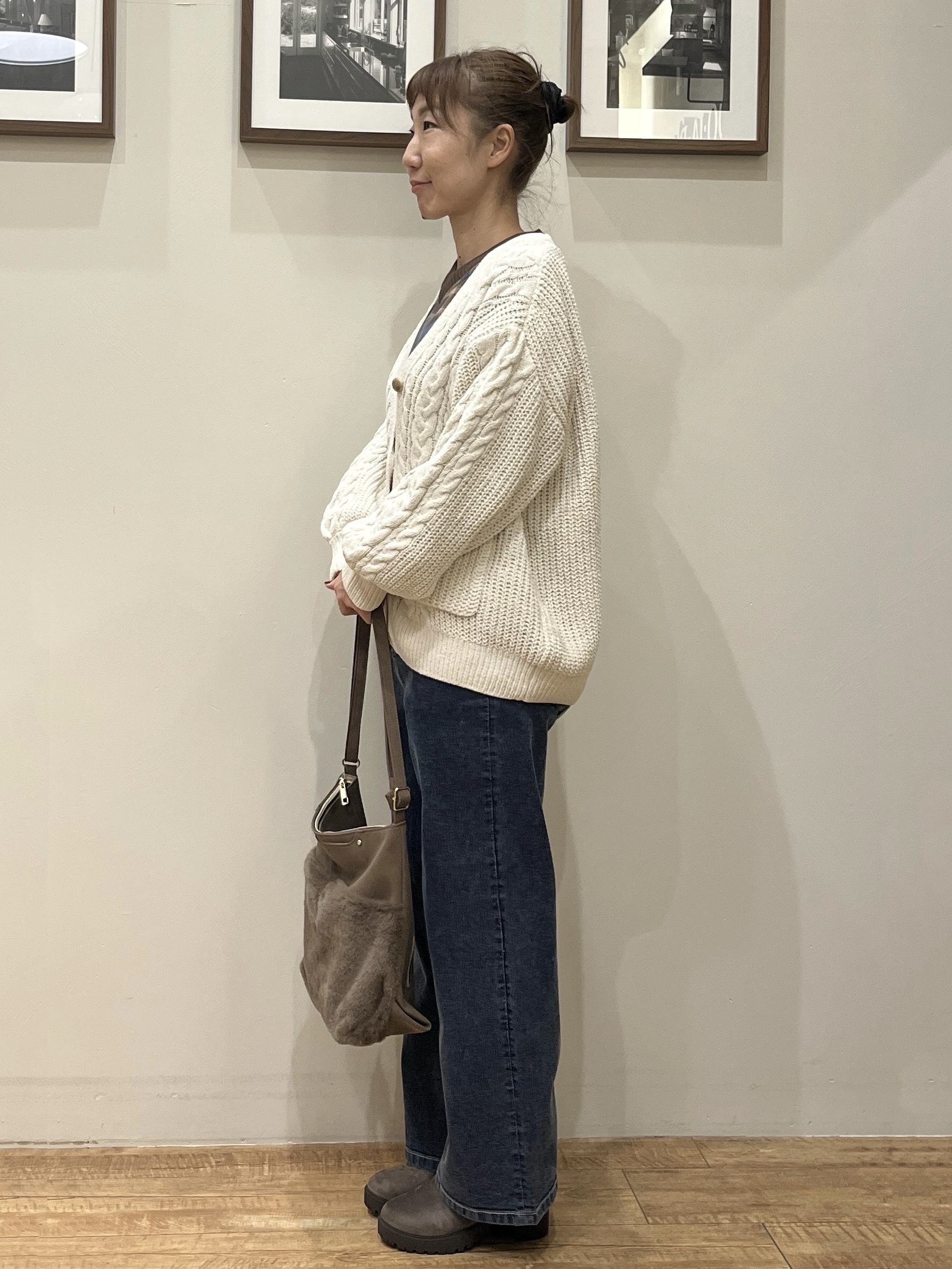 まつみさんの「SHOO･LA･RUE｜【洗濯機可】もこもちモールケーブル Vネックカーディガン」を使ったコーディネート