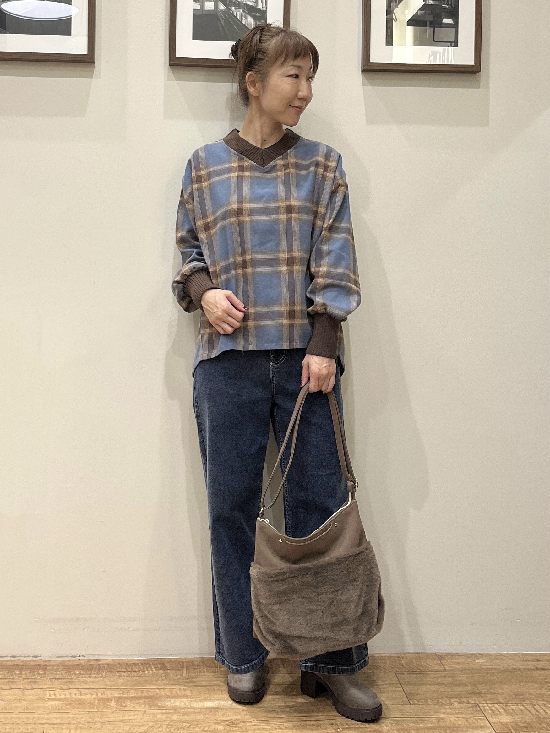 まつみさんの「SHOO･LA･RUE｜【洗濯機可】もこもちモールケーブル Vネックカーディガン」を使ったコーディネート