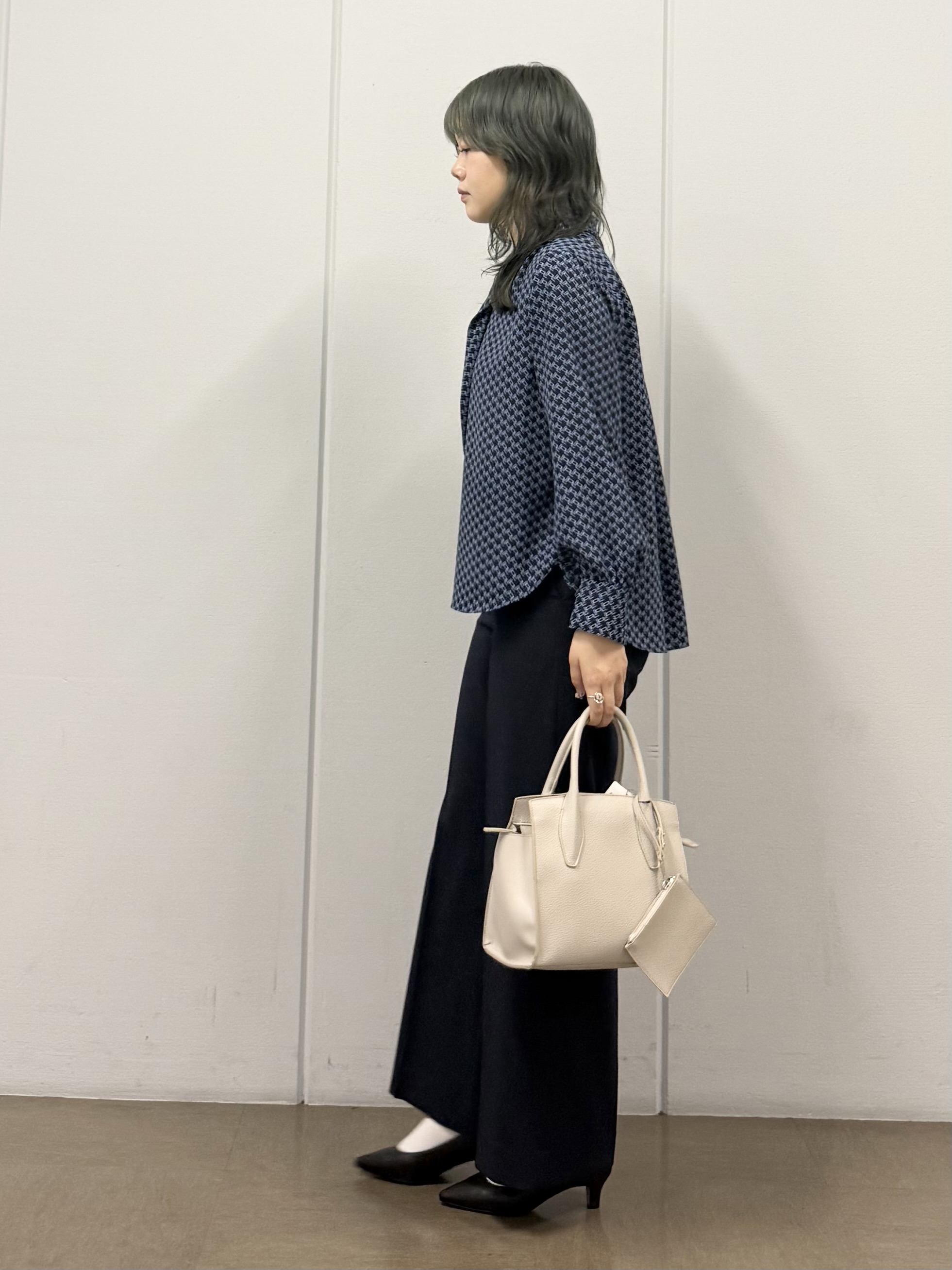 mizukiさんの「INDIVI｜【UVケア／通勤】幾何学柄ボウタイ風ブラウス」を使ったコーディネート