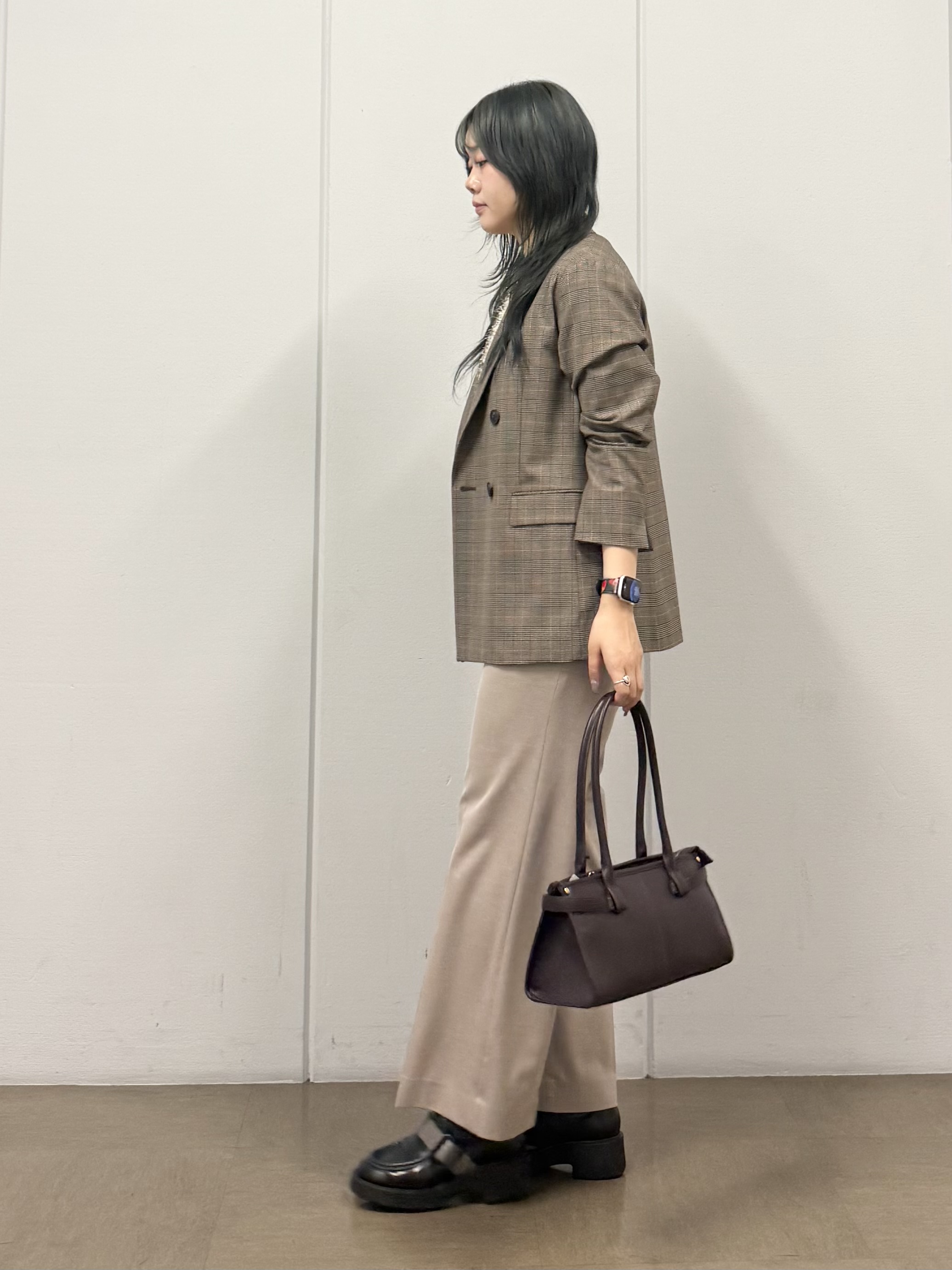 mizukiさんの「INDIVI｜【洗える】ファンシーヤーンVネックニットベスト」を使ったコーディネート