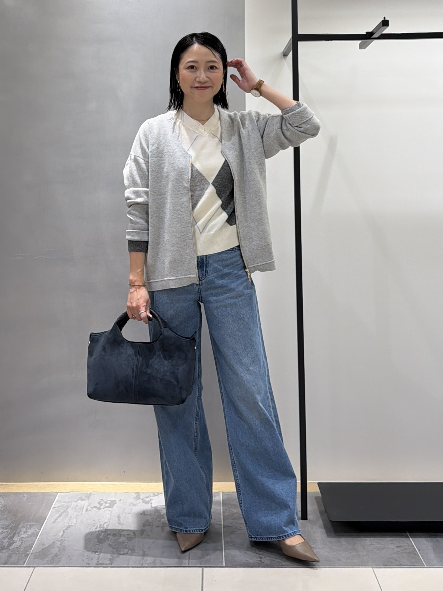 shihoさんの「INDIVI｜【ミラノリブ編み】ジップニットブルゾン」を使ったコーディネート