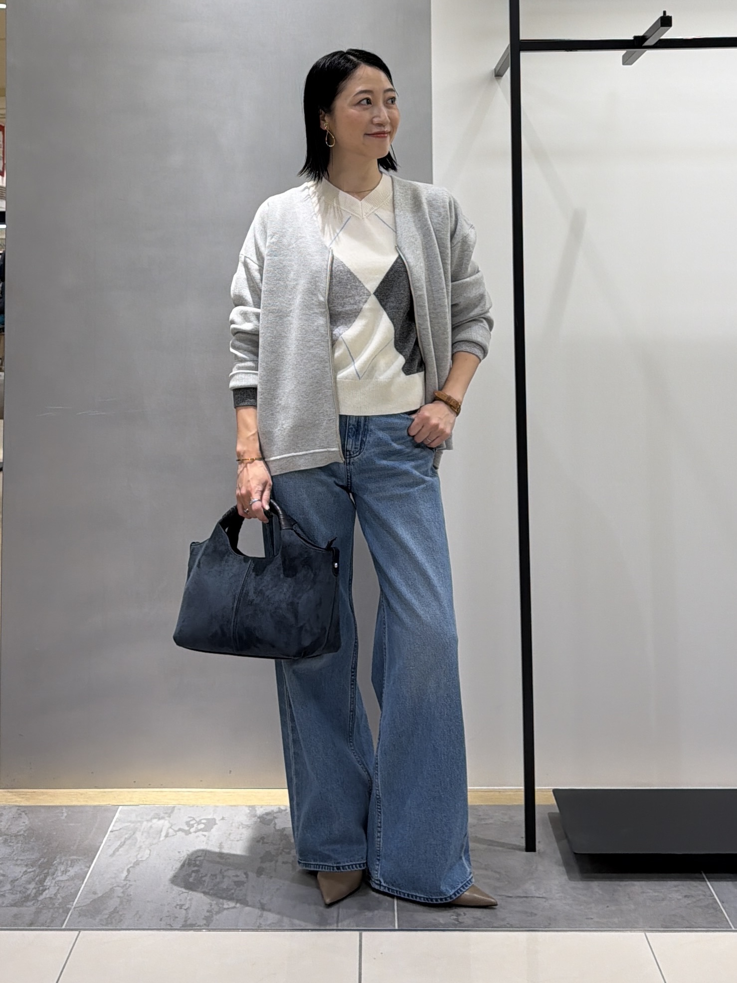 shihoさんの「INDIVI｜【ミラノリブ編み】ジップニットブルゾン」を使ったコーディネート