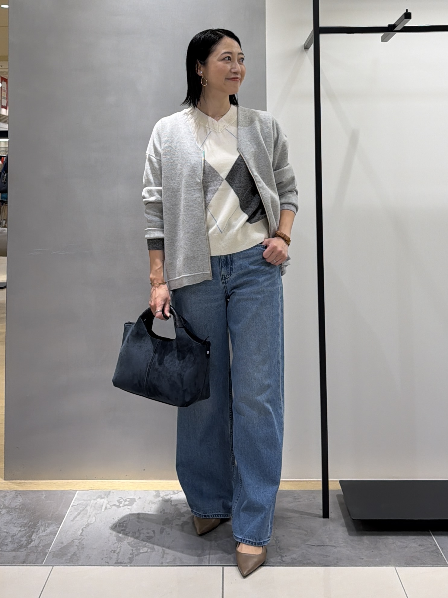 shihoさんの「INDIVI｜【ミラノリブ編み】ジップニットブルゾン」を使ったコーディネート