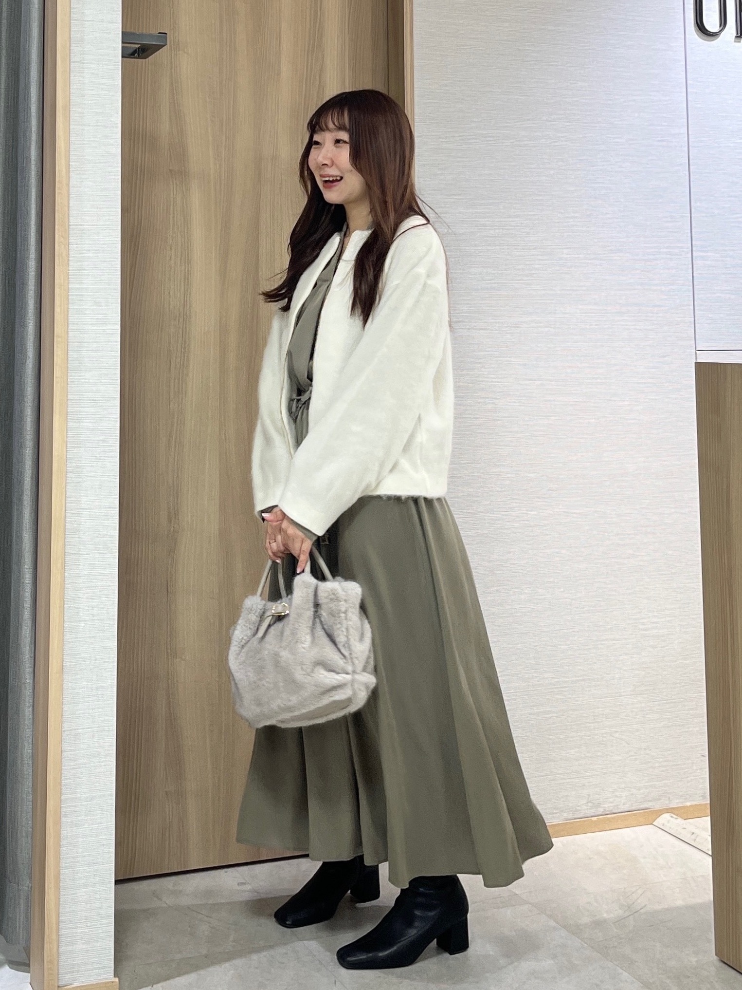 KAHOさんの「UNTITLED｜ドロストデザインワンピース」を使ったコーディネート