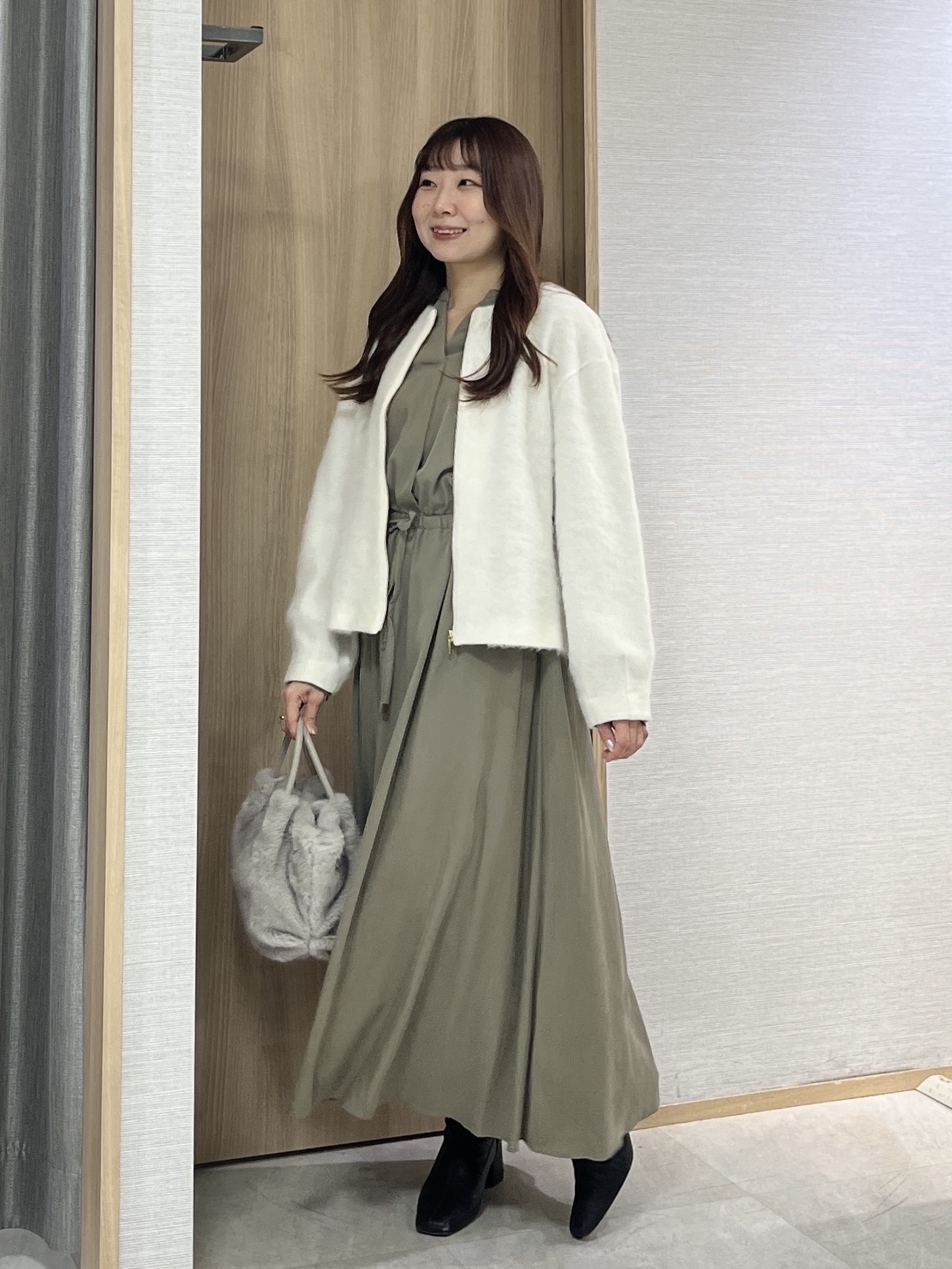 KAHOさんの「UNTITLED｜ドロストデザインワンピース」を使ったコーディネート