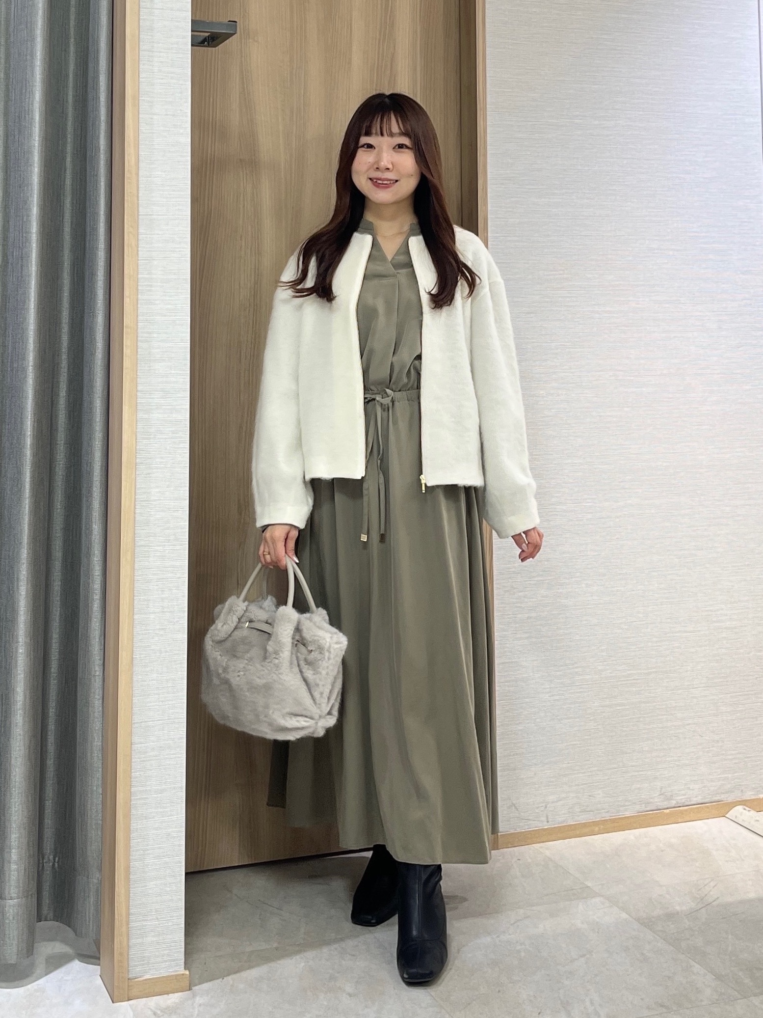 KAHOさんの「UNTITLED｜ドロストデザインワンピース」を使ったコーディネート