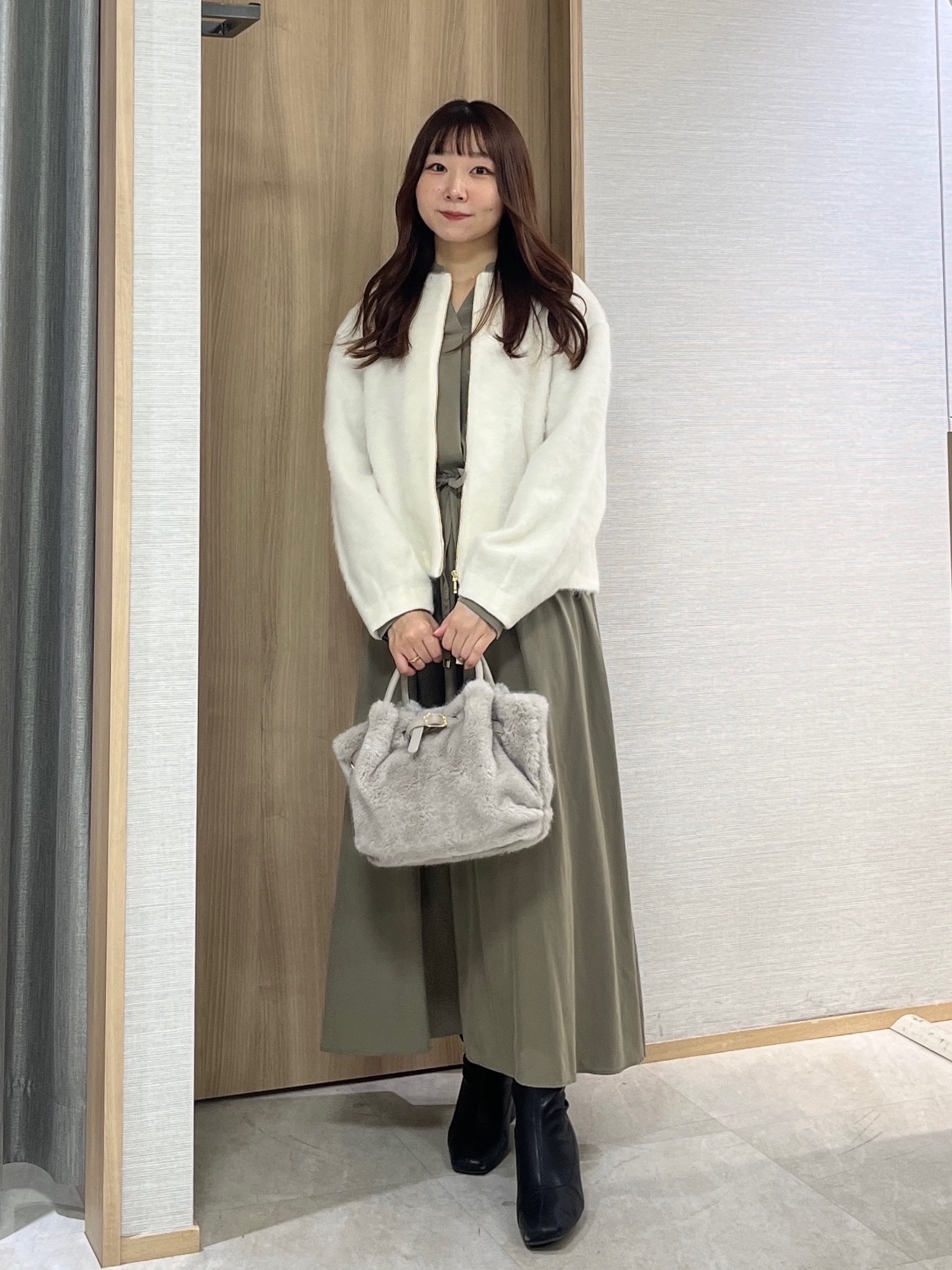 KAHOさんの「UNTITLED｜ドロストデザインワンピース」を使ったコーディネート