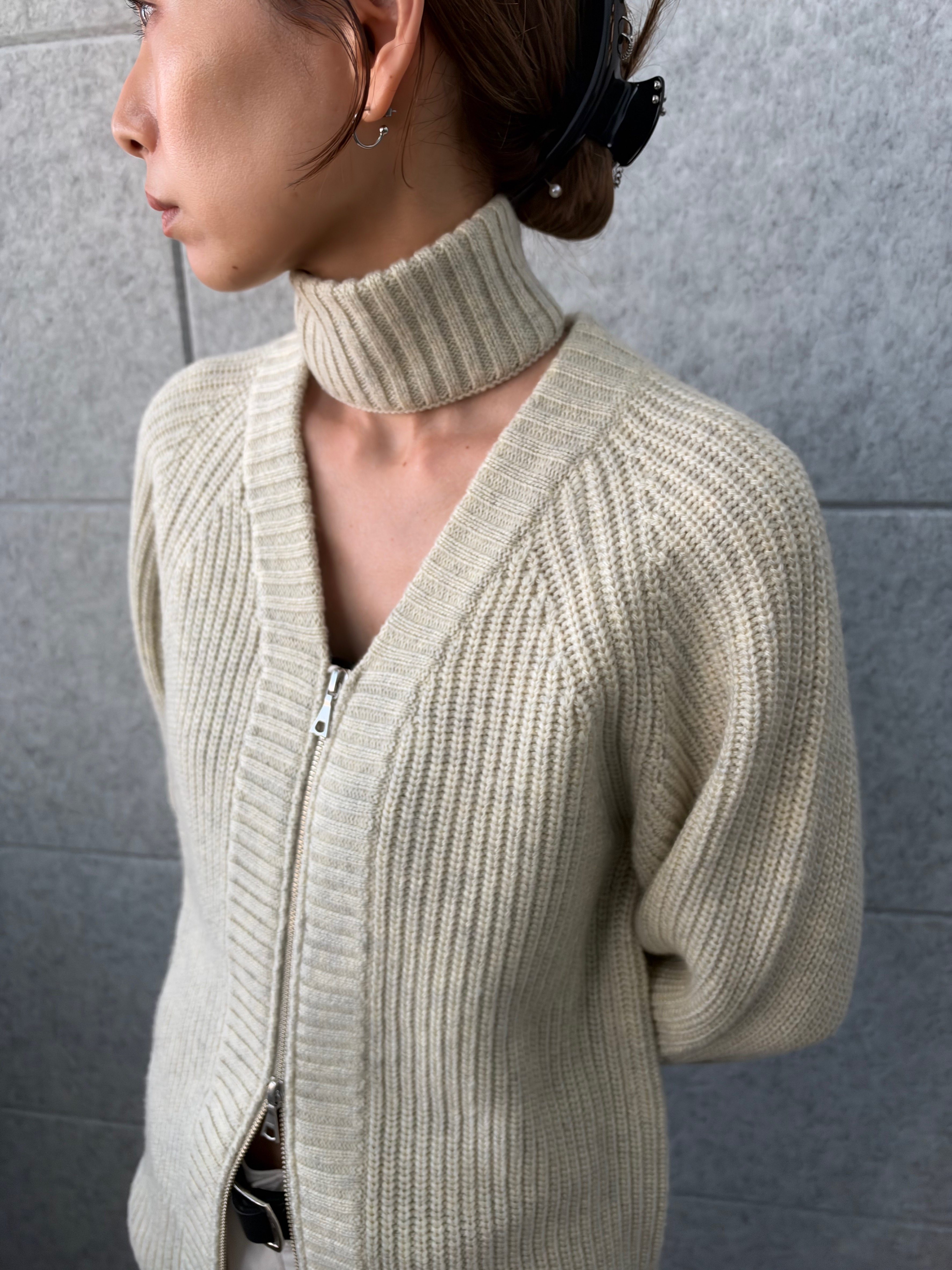 designer yukaさんの「CODE A｜【Re】dual form zip knit」を使ったコーディネート