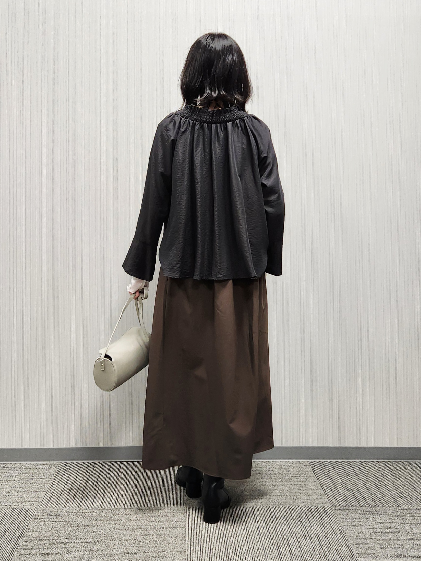 naraさんの「Dessin｜【洗える/体型カバー】シャーリングブラウス」を使ったコーディネート