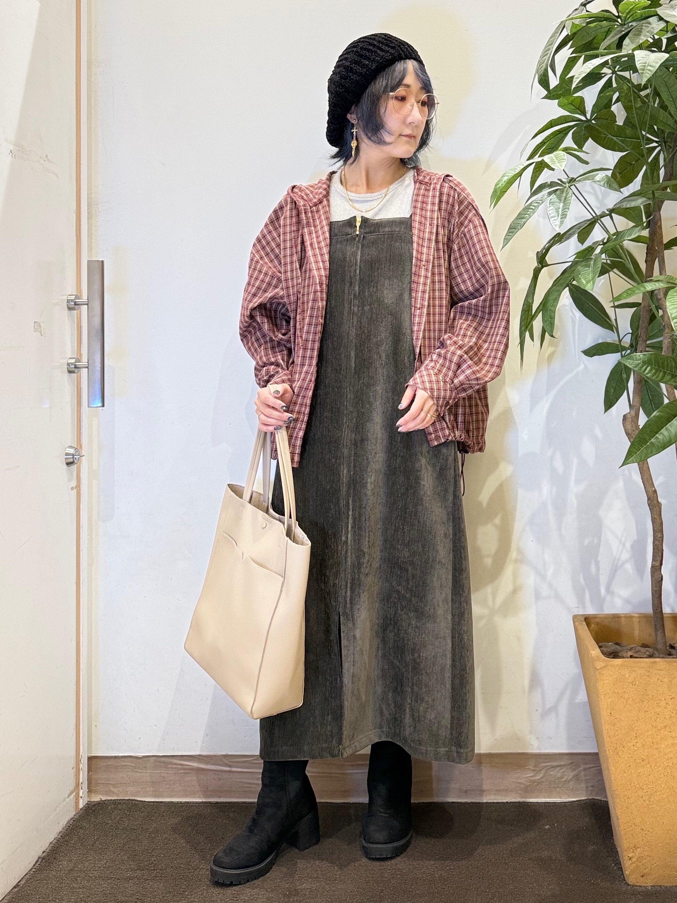 misakiさんの「SHOO･LA･RUE｜【S-LL/洗濯機可】大人カジュアルに。裾ドロスト フードチェックシャツ」を使ったコーディネート