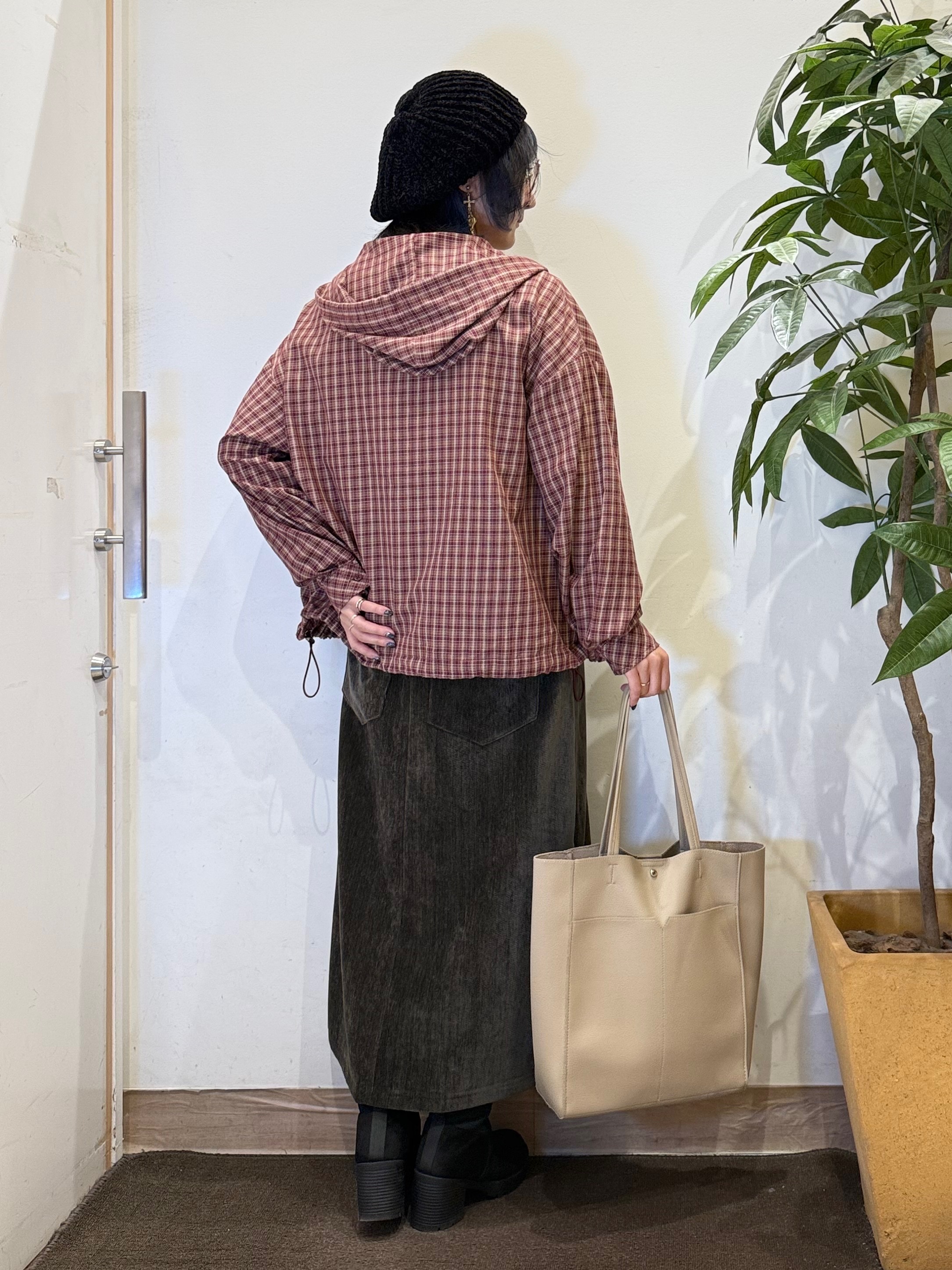 misakiさんの「SHOO･LA･RUE｜【S-LL/洗濯機可】大人カジュアルに。裾ドロスト フードチェックシャツ」を使ったコーディネート