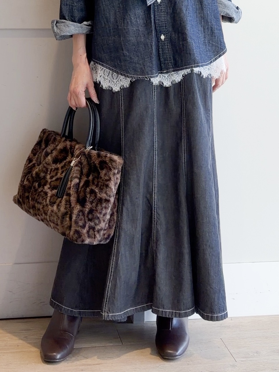 yamakoさんの「grove｜【Lee&times;grove別注】DENIM BOWTIE SHIRTS」を使ったコーディネート