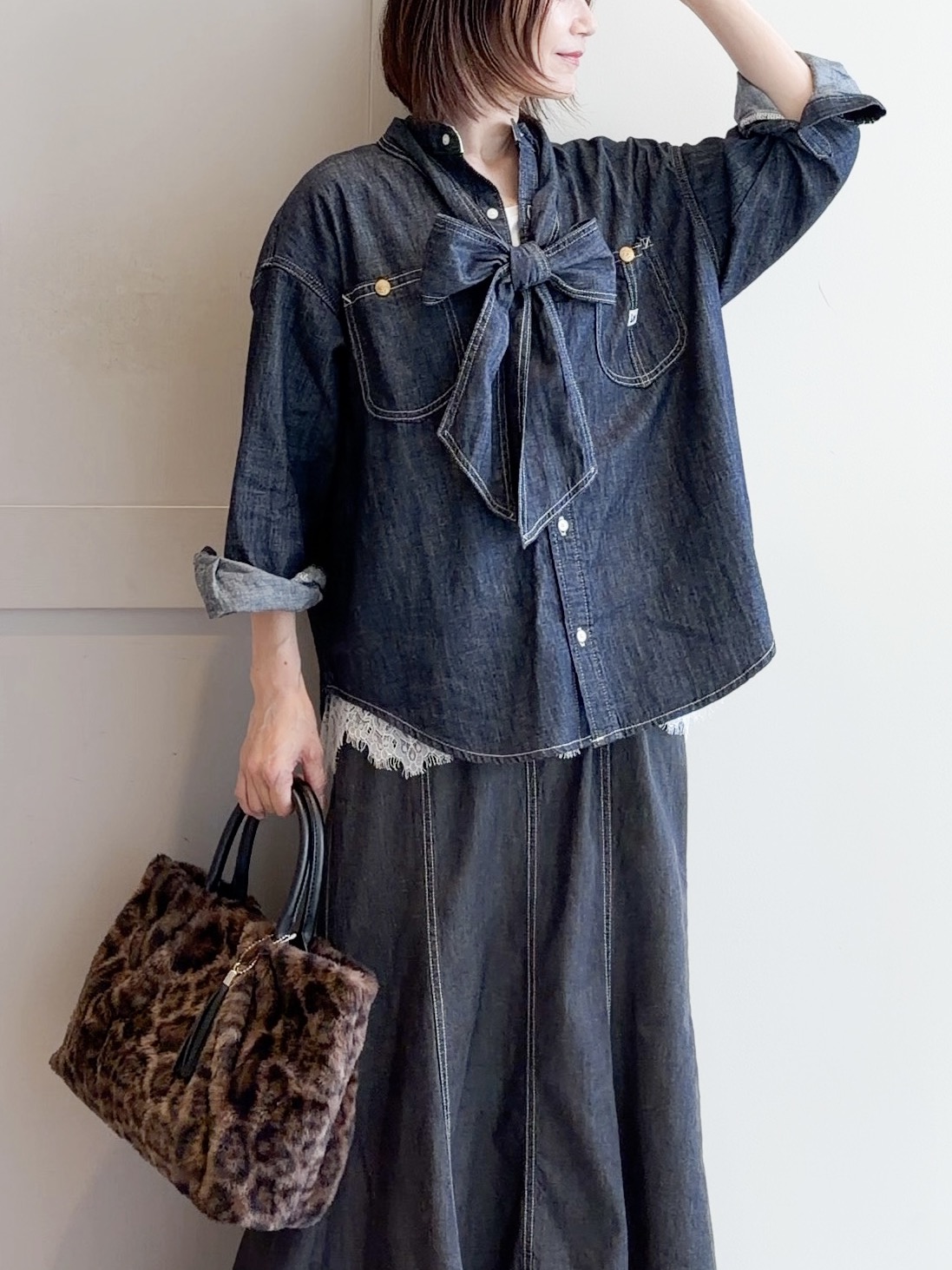 yamakoさんの「grove｜【Lee&times;grove別注】DENIM BOWTIE SHIRTS」を使ったコーディネート