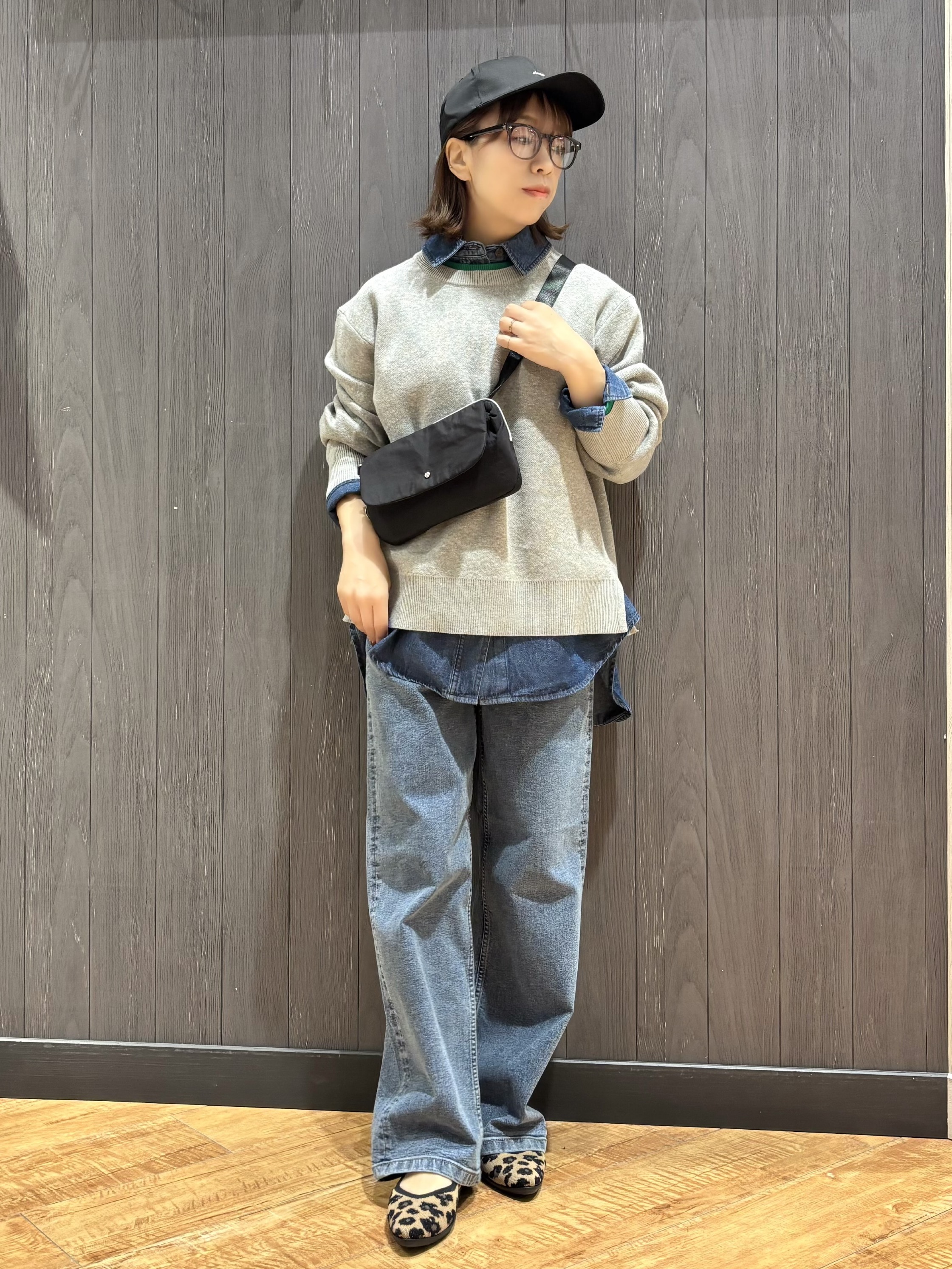 meiさんの「SHOO･LA･RUE｜【S-LL/洗濯機可/体型カバー】ライトオンスデニム ダブルポケット オーバーサイズシャツ」を使ったコーディネート
