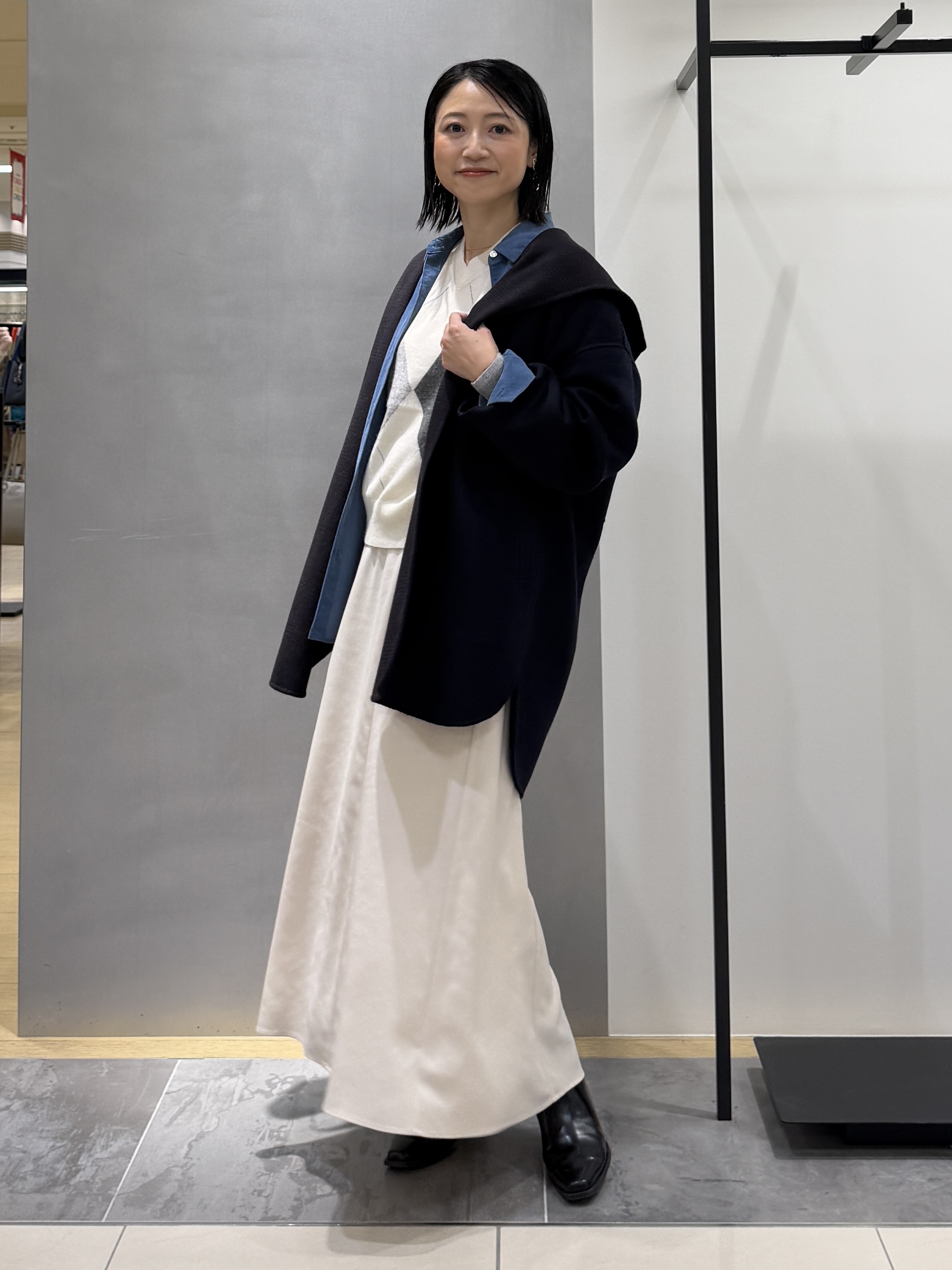 shihoさんの「INDIVI｜【ウール混／配色／ゆったり】ミドル丈リバーフーディコート」を使ったコーディネート