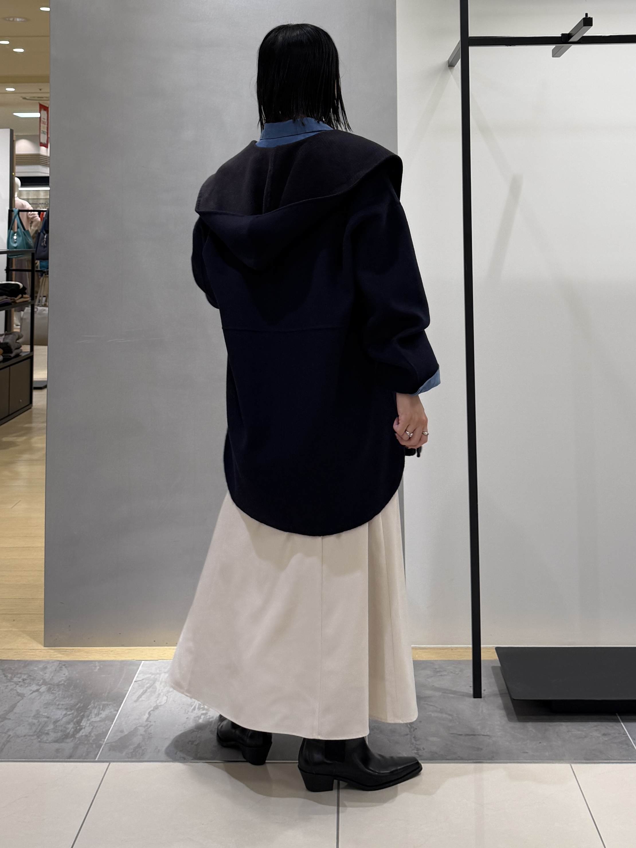 shihoさんの「INDIVI｜【ウール混／配色／ゆったり】ミドル丈リバーフーディコート」を使ったコーディネート